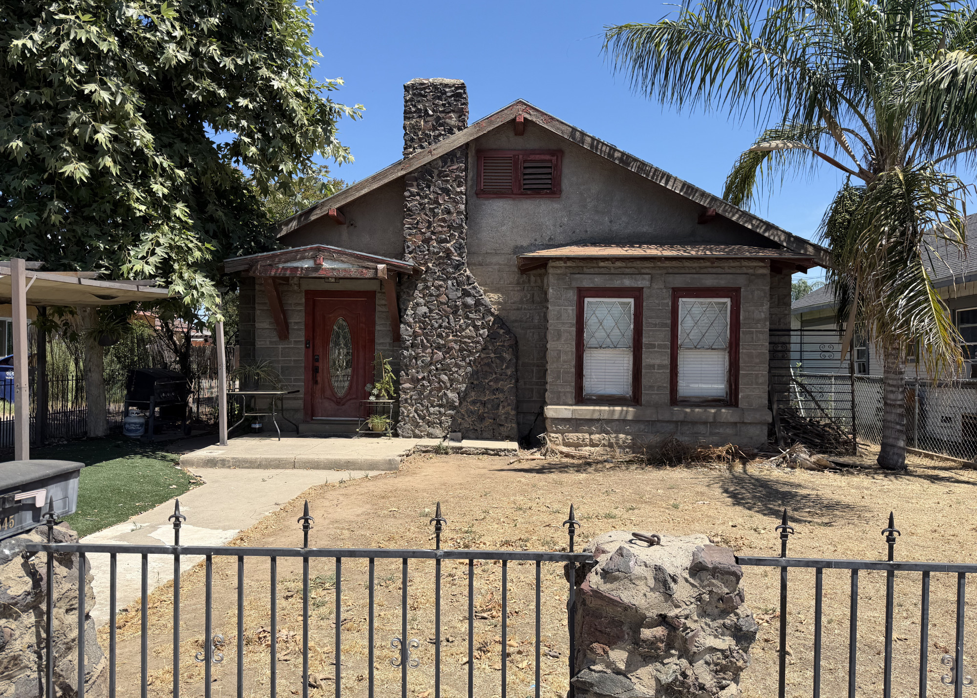 545 E Hermosa St, Lindsay, CA 93247