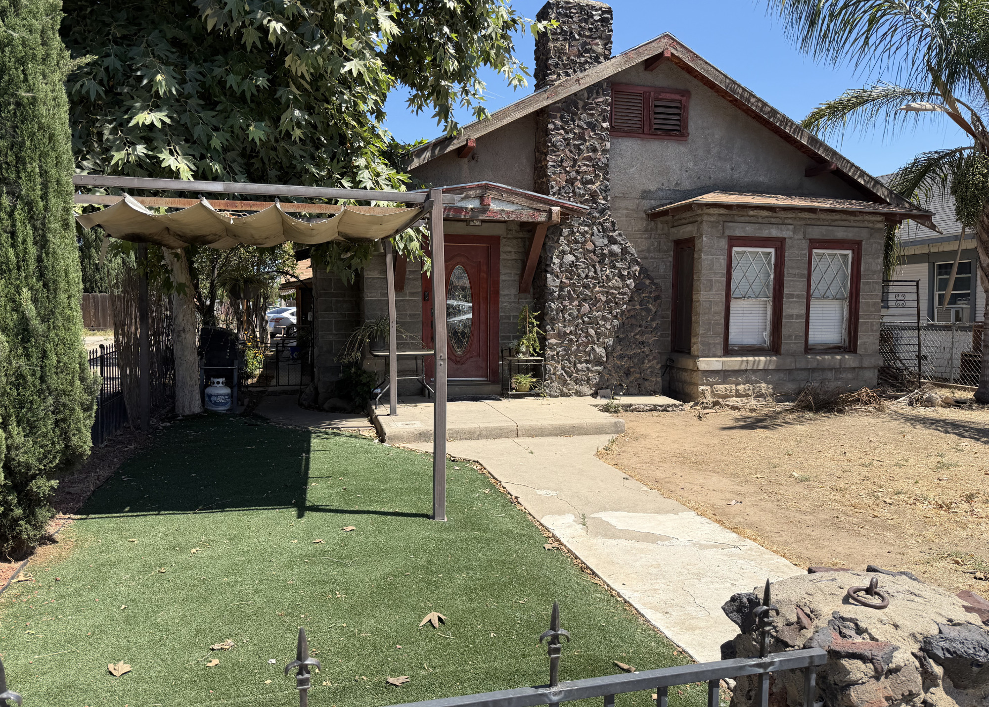 545 E Hermosa St, Lindsay, CA 93247