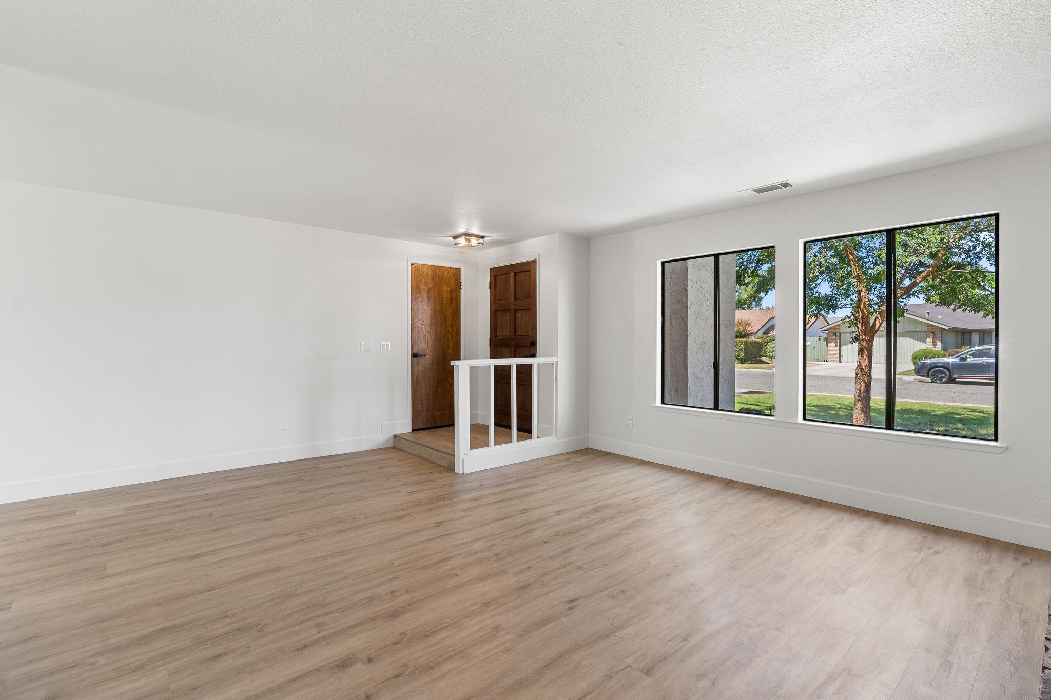 2500 N Charter Oak Ct, Visalia, CA 93292