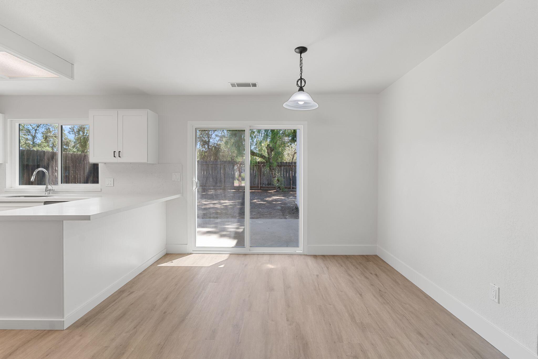 2500 N Charter Oak Ct, Visalia, CA 93292