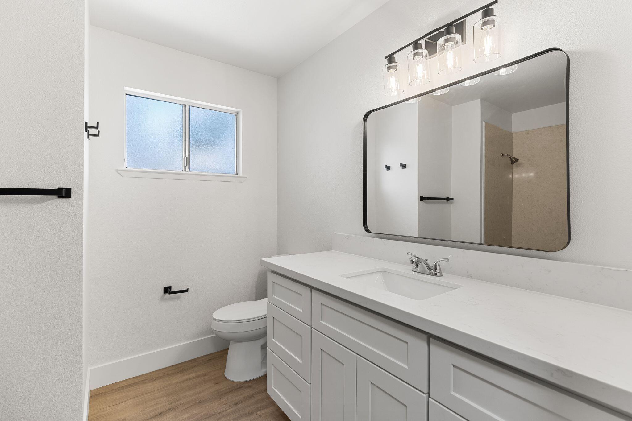 2500 N Charter Oak Ct, Visalia, CA 93292