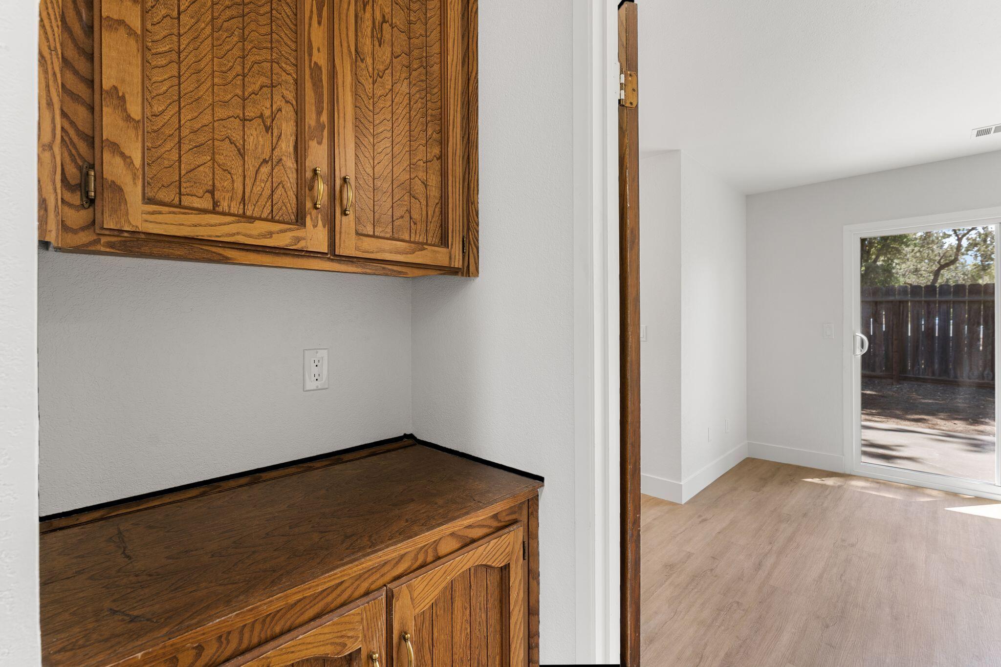 2500 N Charter Oak Ct, Visalia, CA 93292