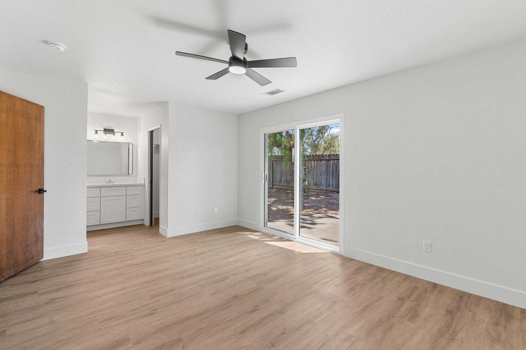 2500 N Charter Oak Ct, Visalia, CA 93292