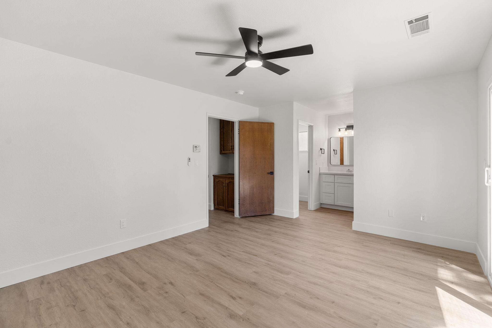 2500 N Charter Oak Ct, Visalia, CA 93292