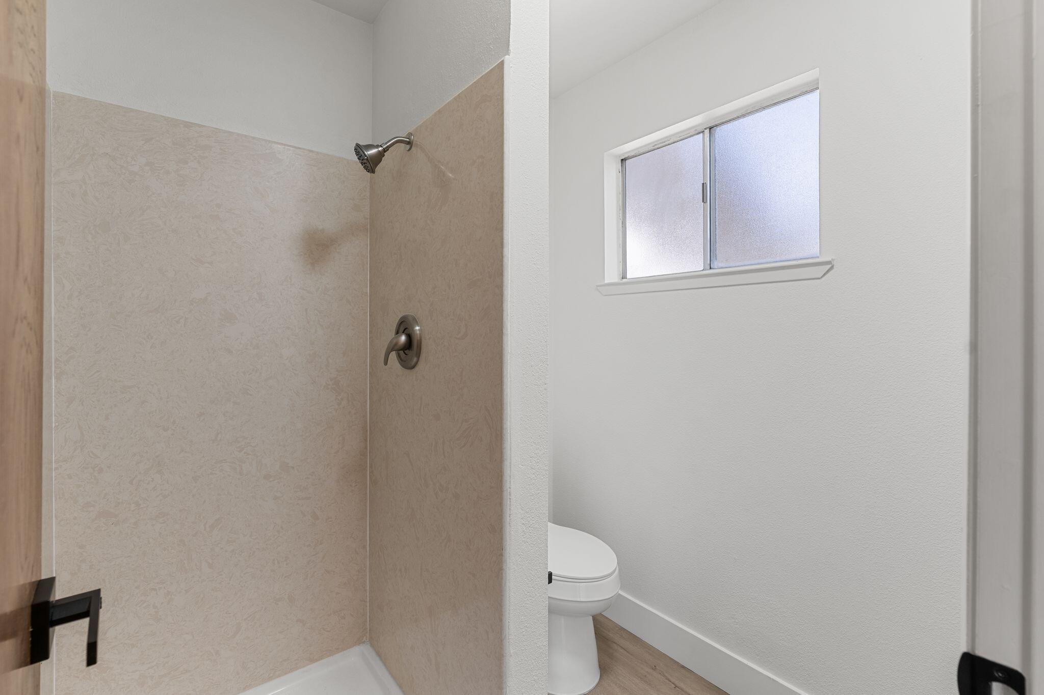 2500 N Charter Oak Ct, Visalia, CA 93292