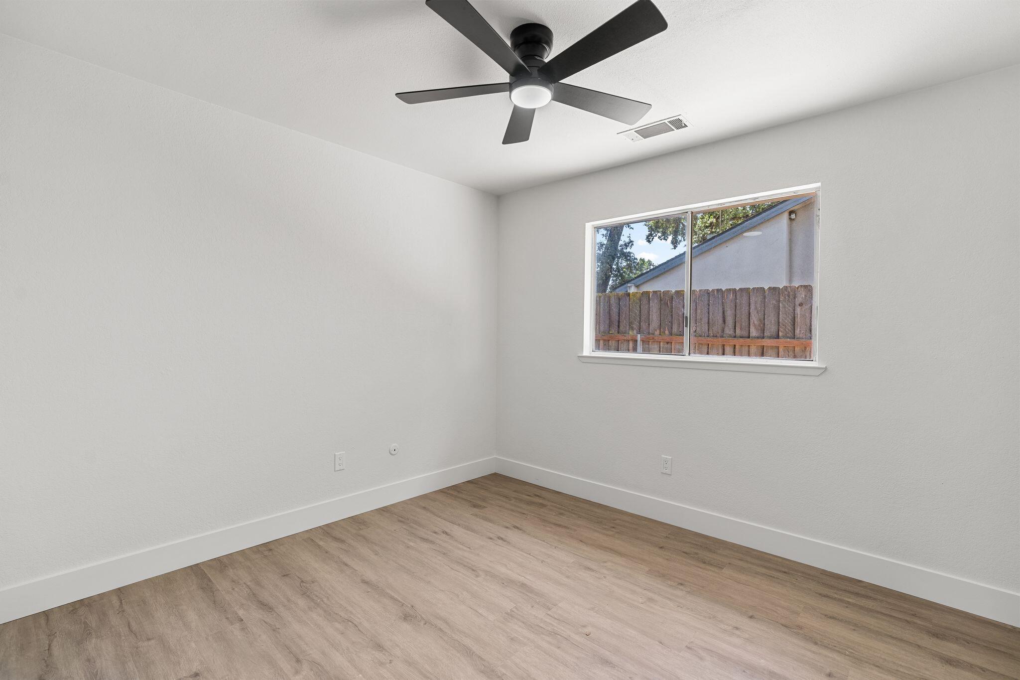 2500 N Charter Oak Ct, Visalia, CA 93292