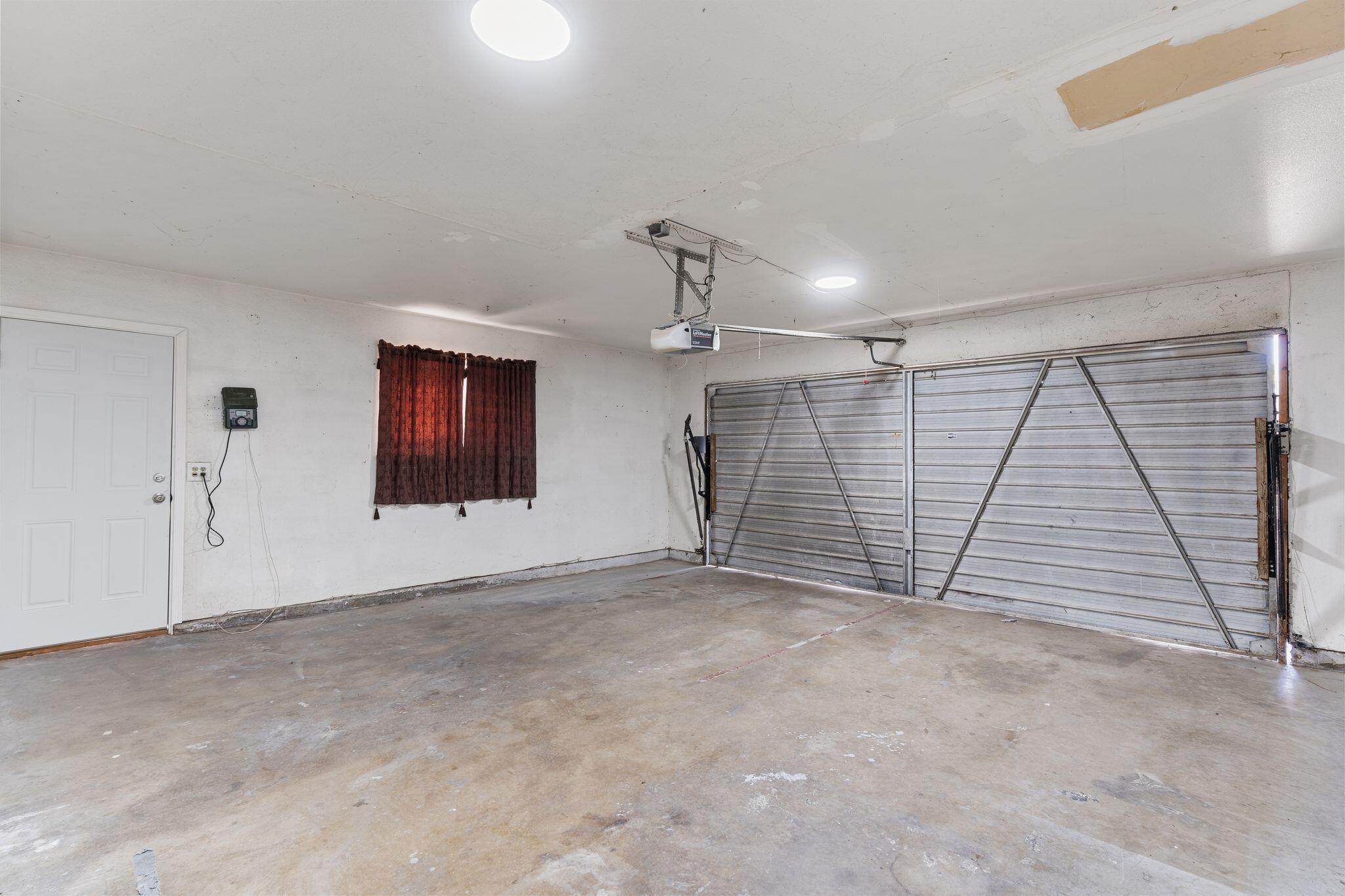 2500 N Charter Oak Ct, Visalia, CA 93292