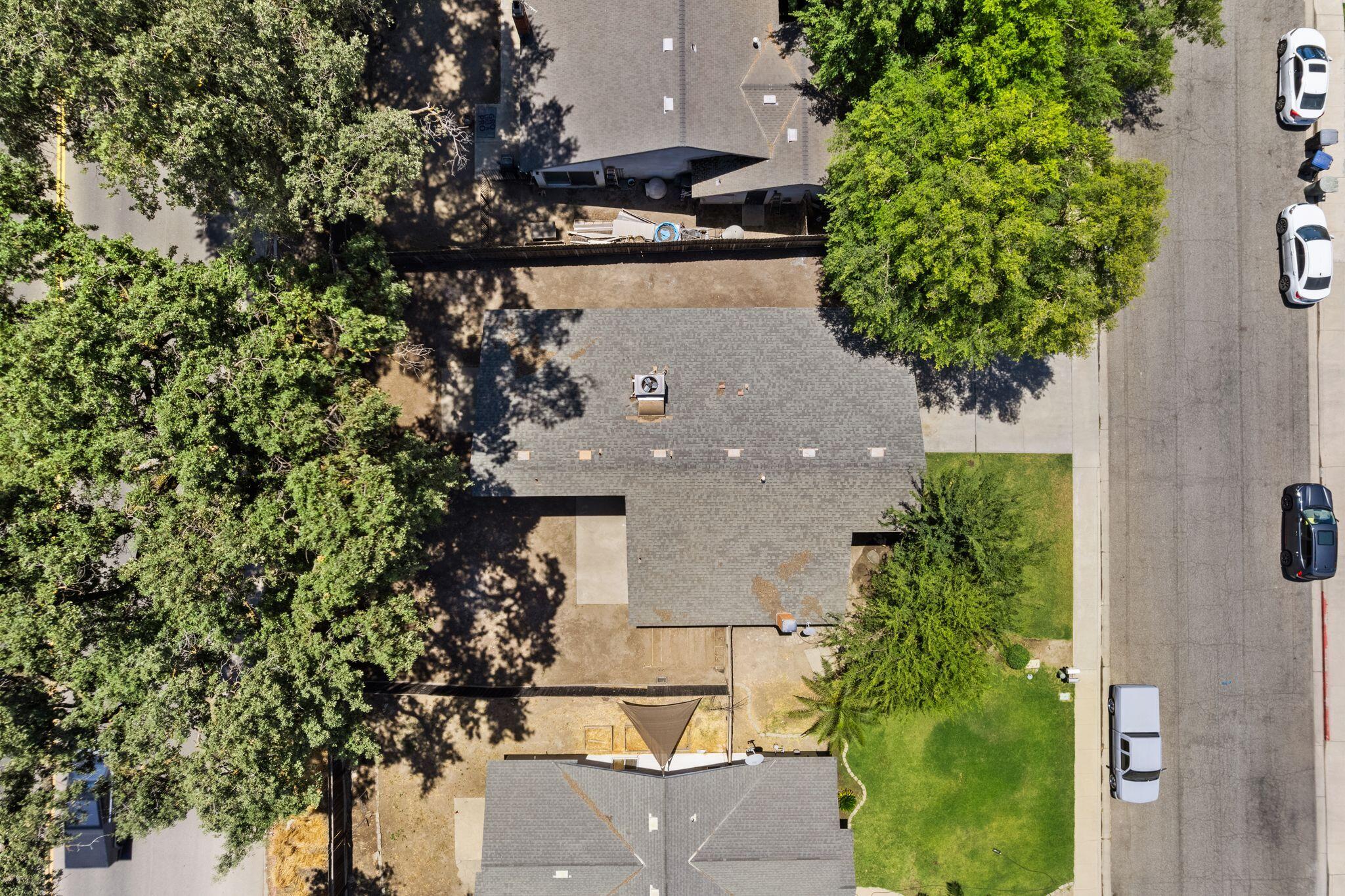 2500 N Charter Oak Ct, Visalia, CA 93292