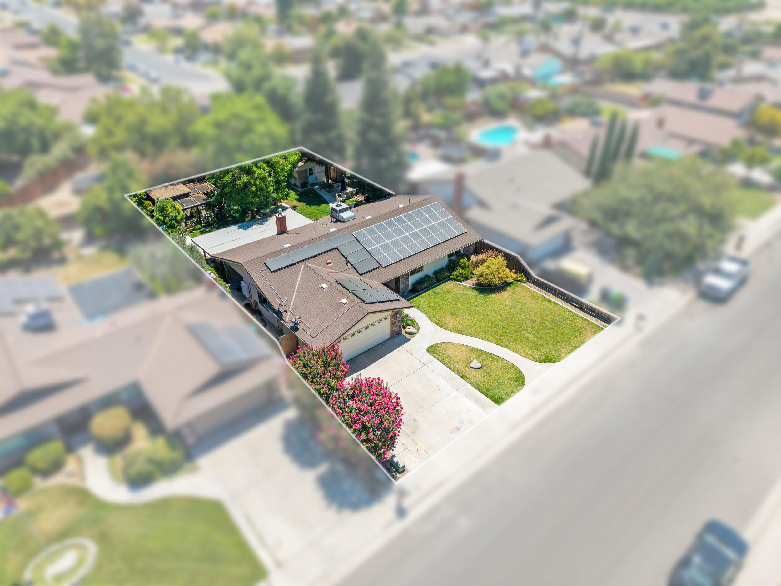 1096 N Beverly St, Porterville, CA 93257