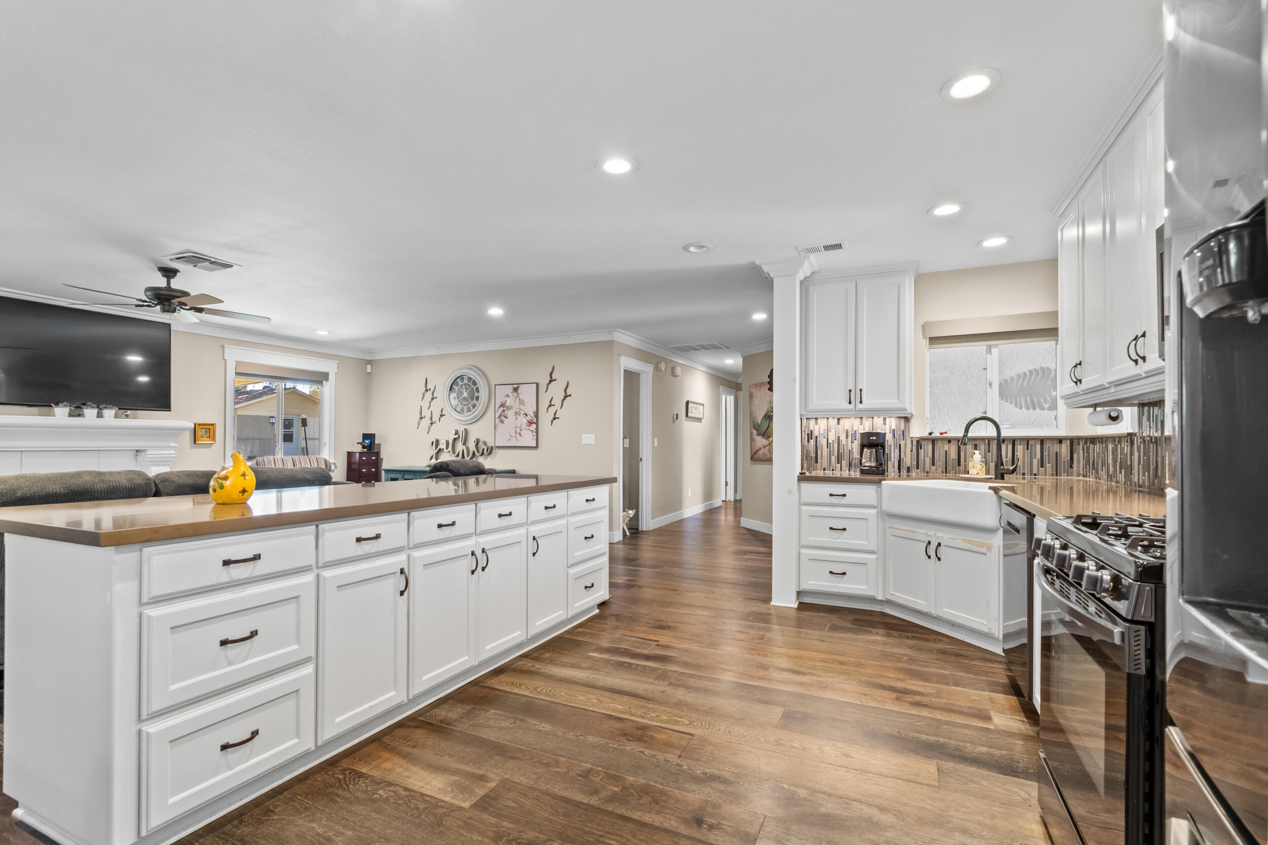 1096 N Beverly St, Porterville, CA 93257
