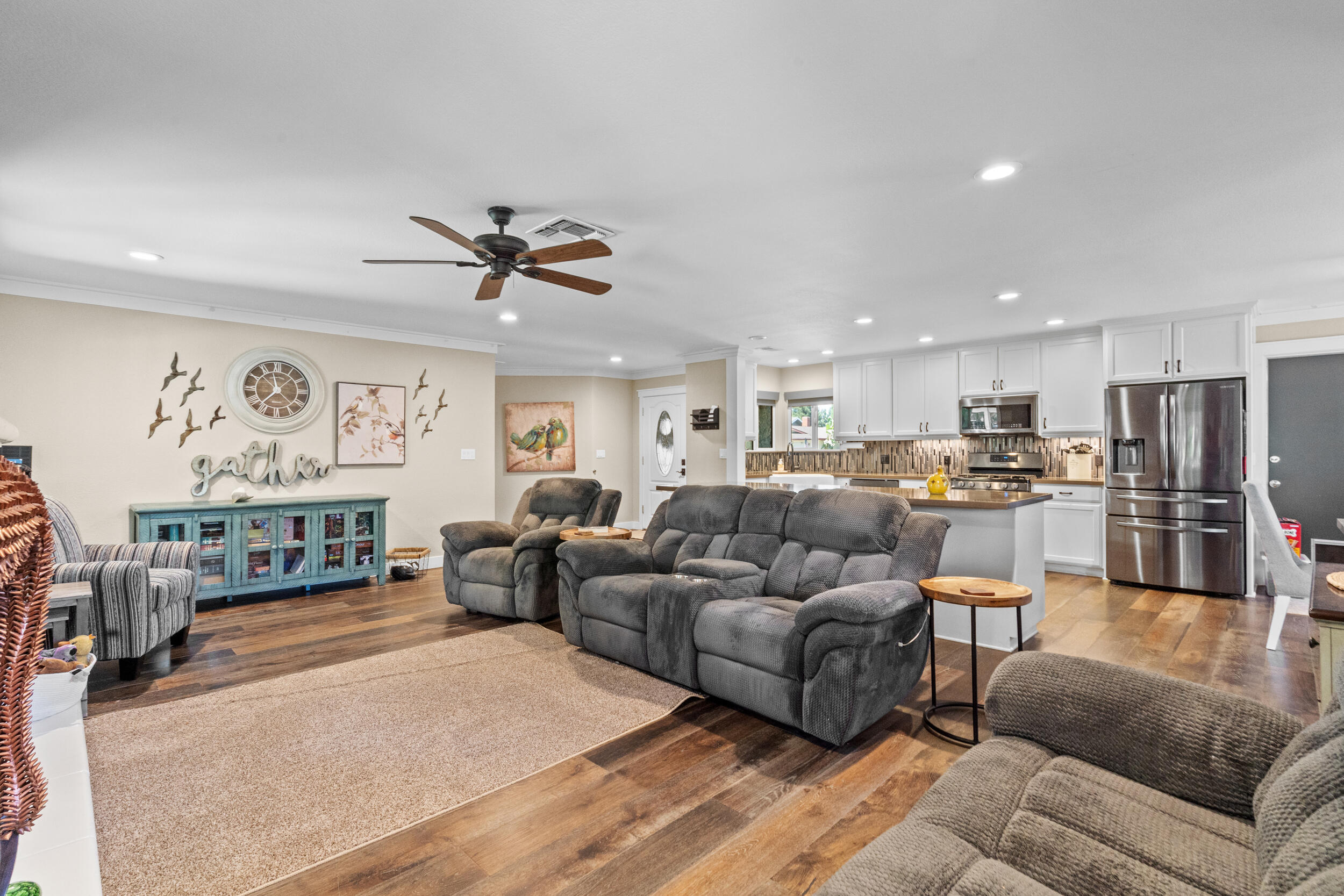 1096 N Beverly St, Porterville, CA 93257