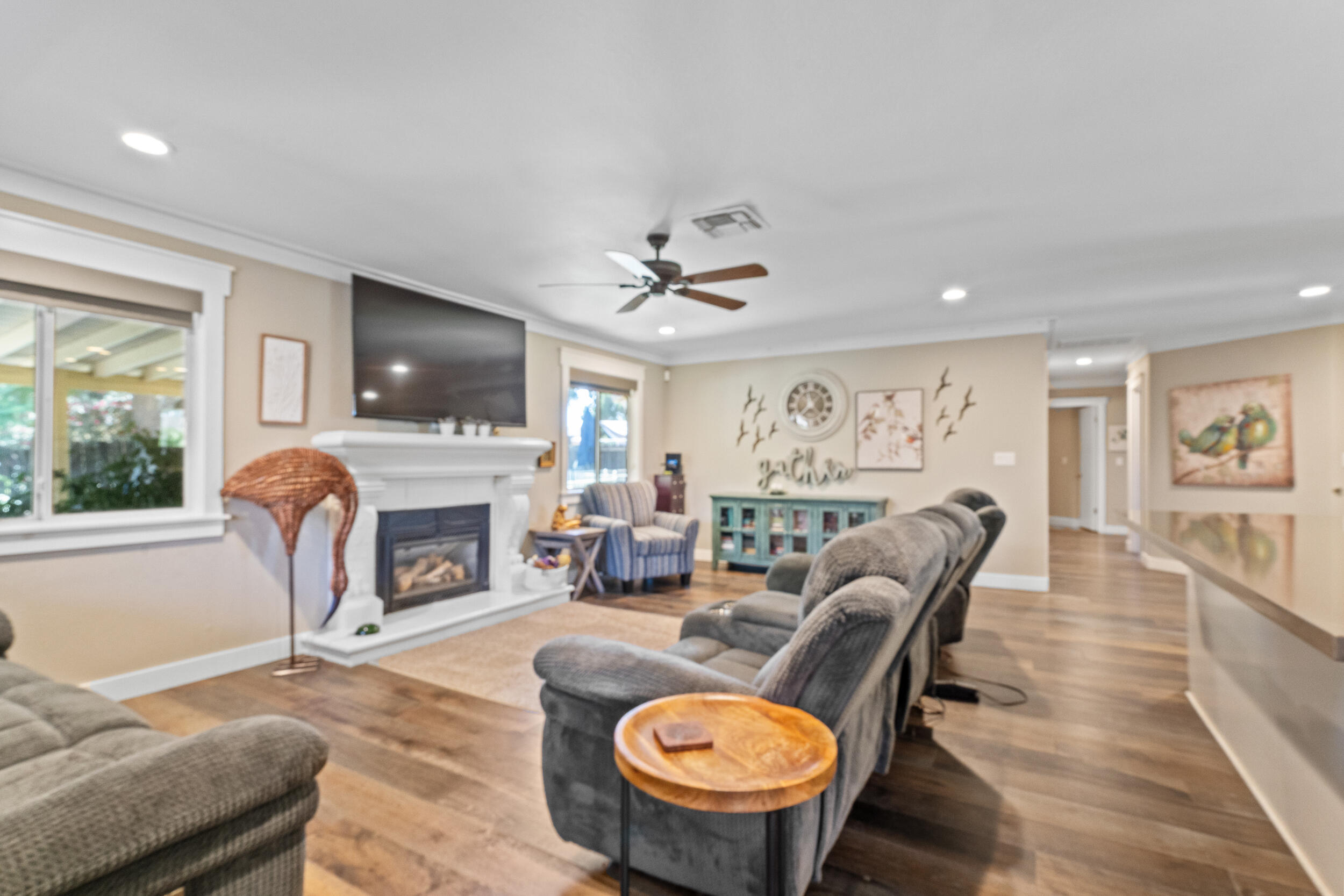 1096 N Beverly St, Porterville, CA 93257