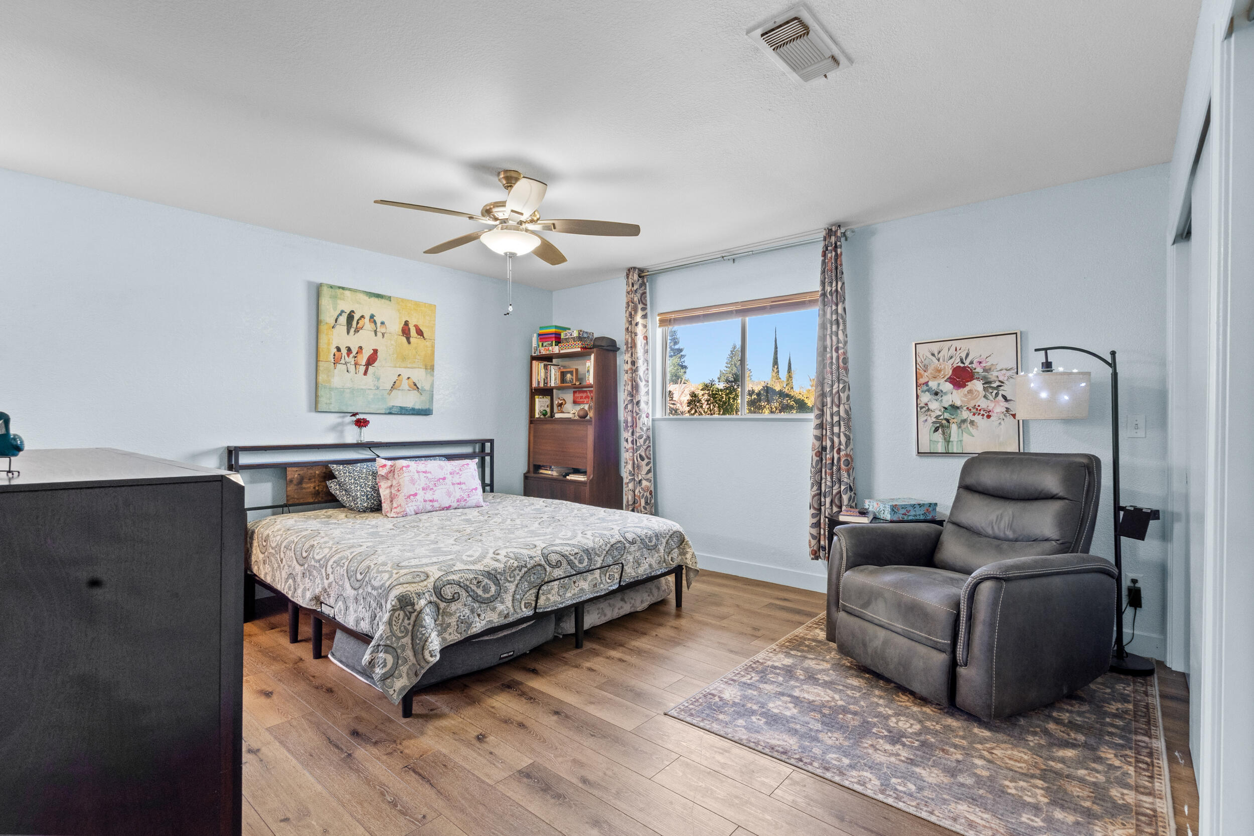1096 N Beverly St, Porterville, CA 93257