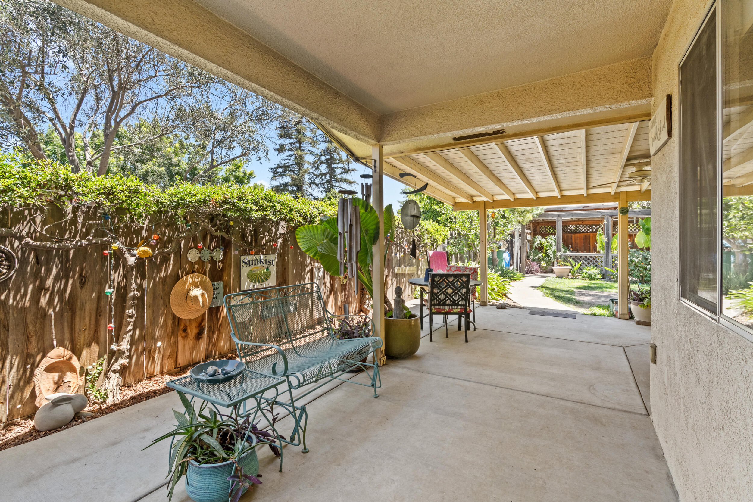 1096 N Beverly St, Porterville, CA 93257
