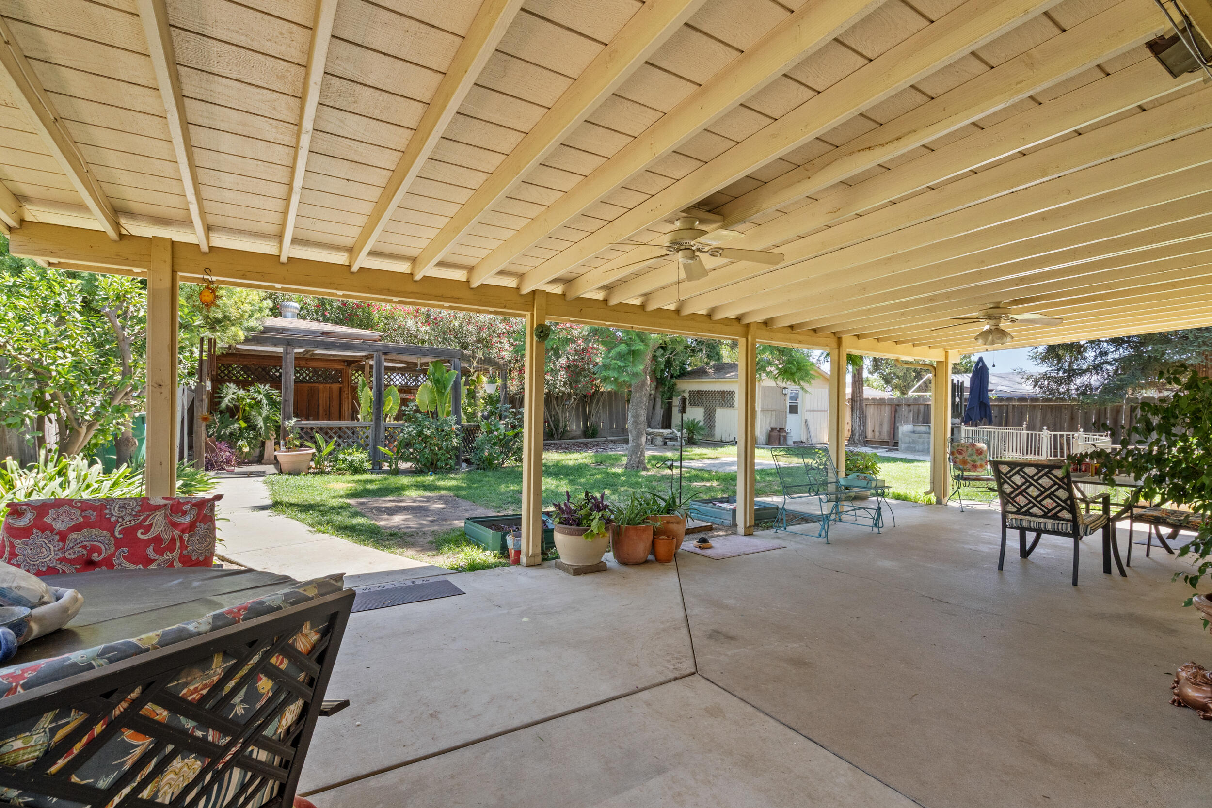 1096 N Beverly St, Porterville, CA 93257