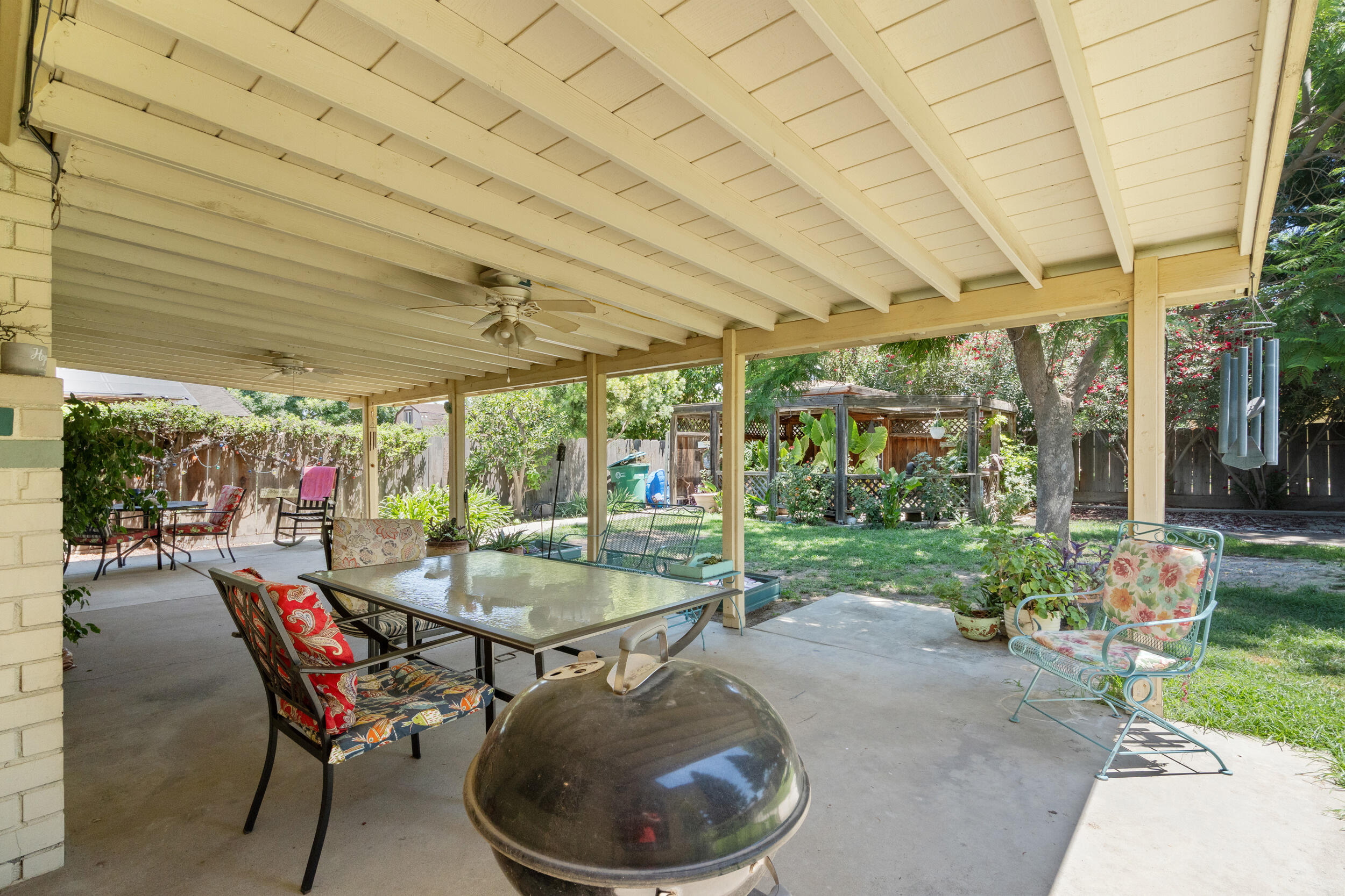1096 N Beverly St, Porterville, CA 93257