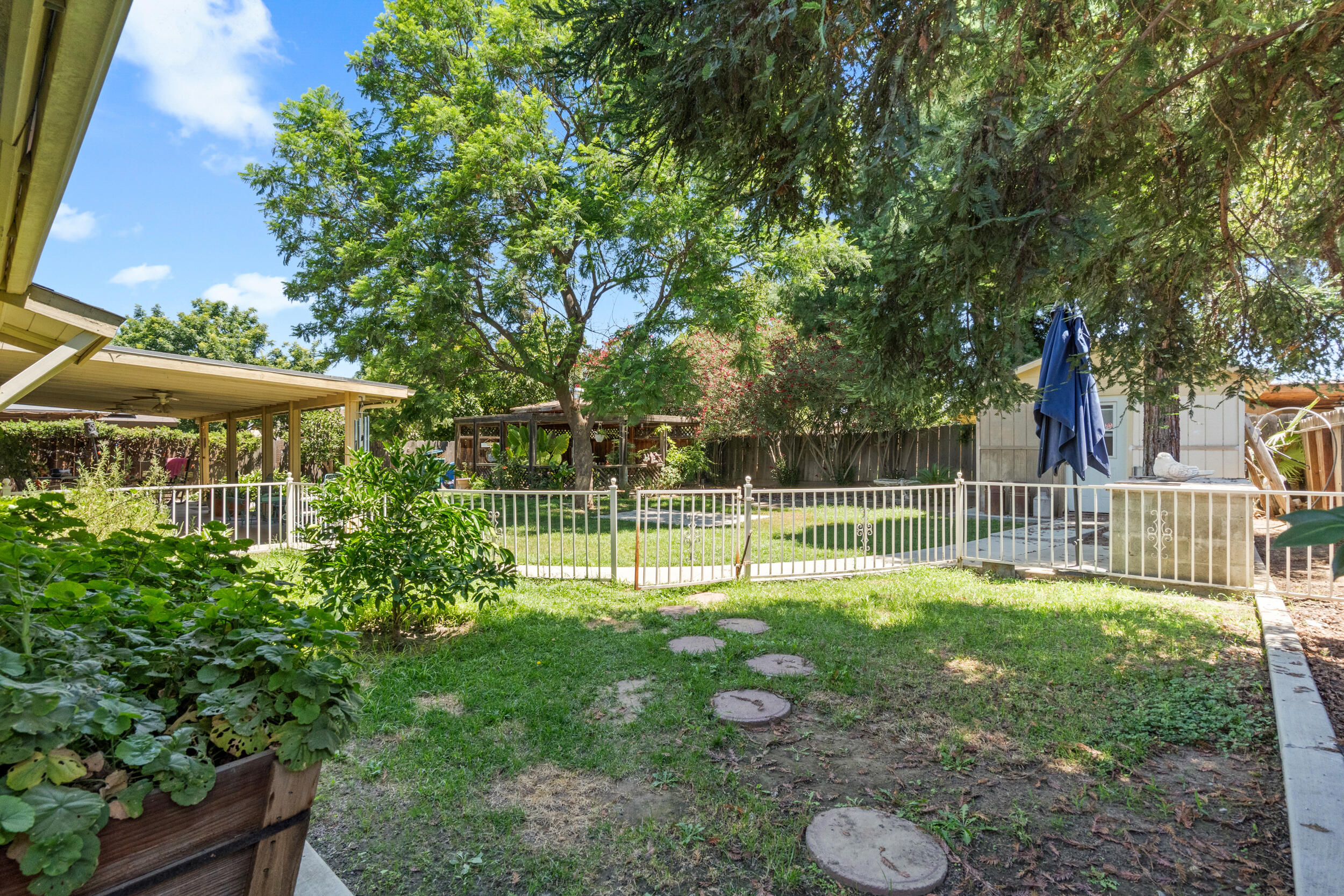 1096 N Beverly St, Porterville, CA 93257