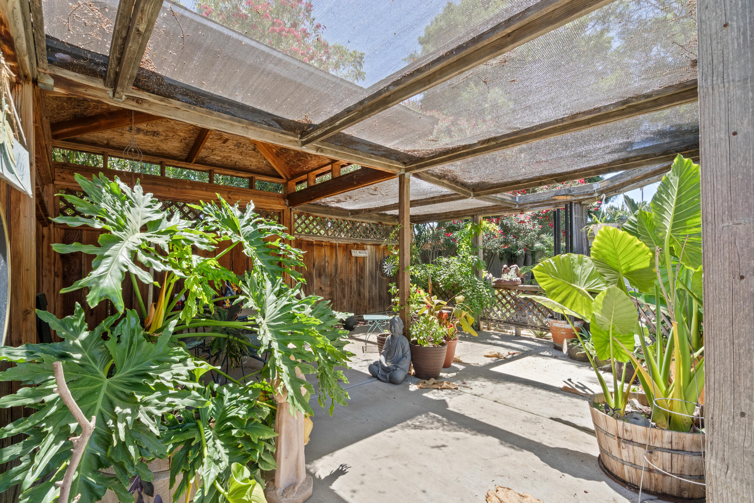 1096 N Beverly St, Porterville, CA 93257