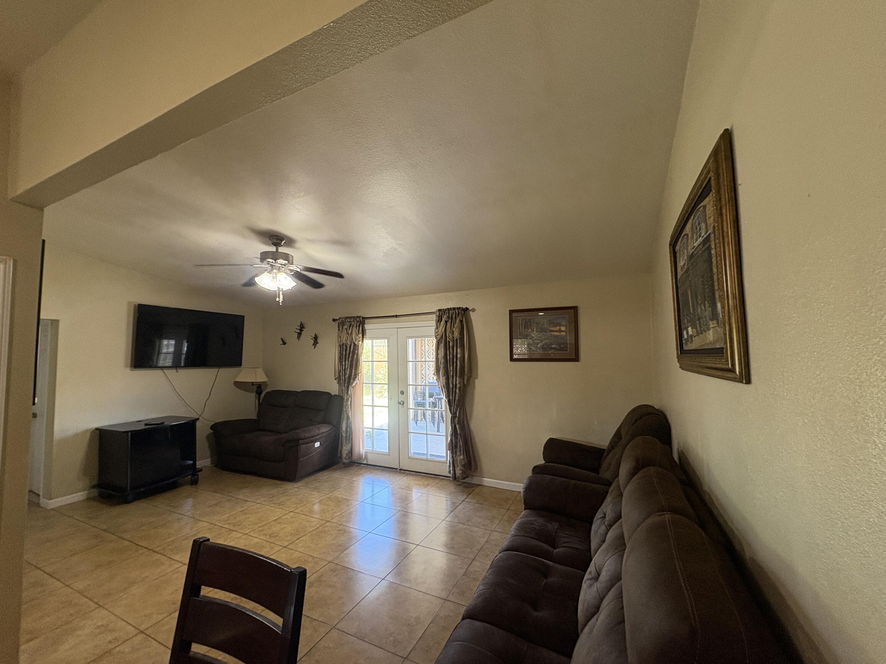 1312 N Gowdy St, Visalia, CA 93292