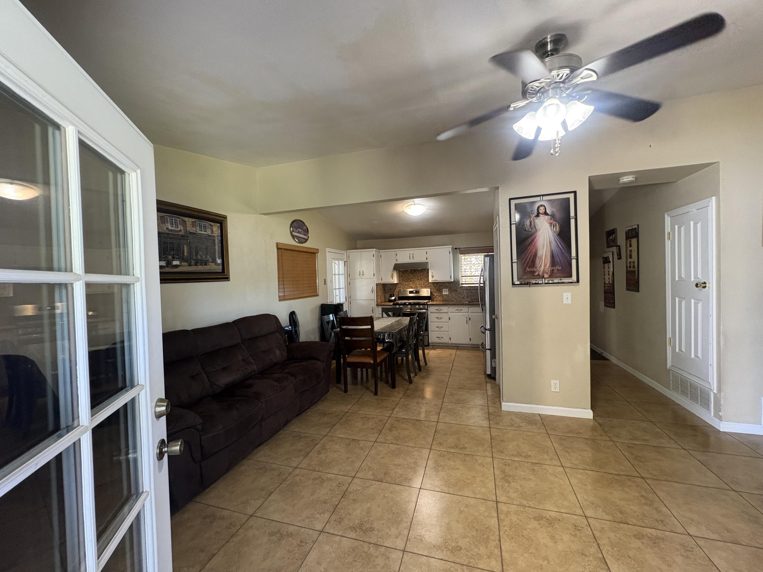1312 N Gowdy St, Visalia, CA 93292