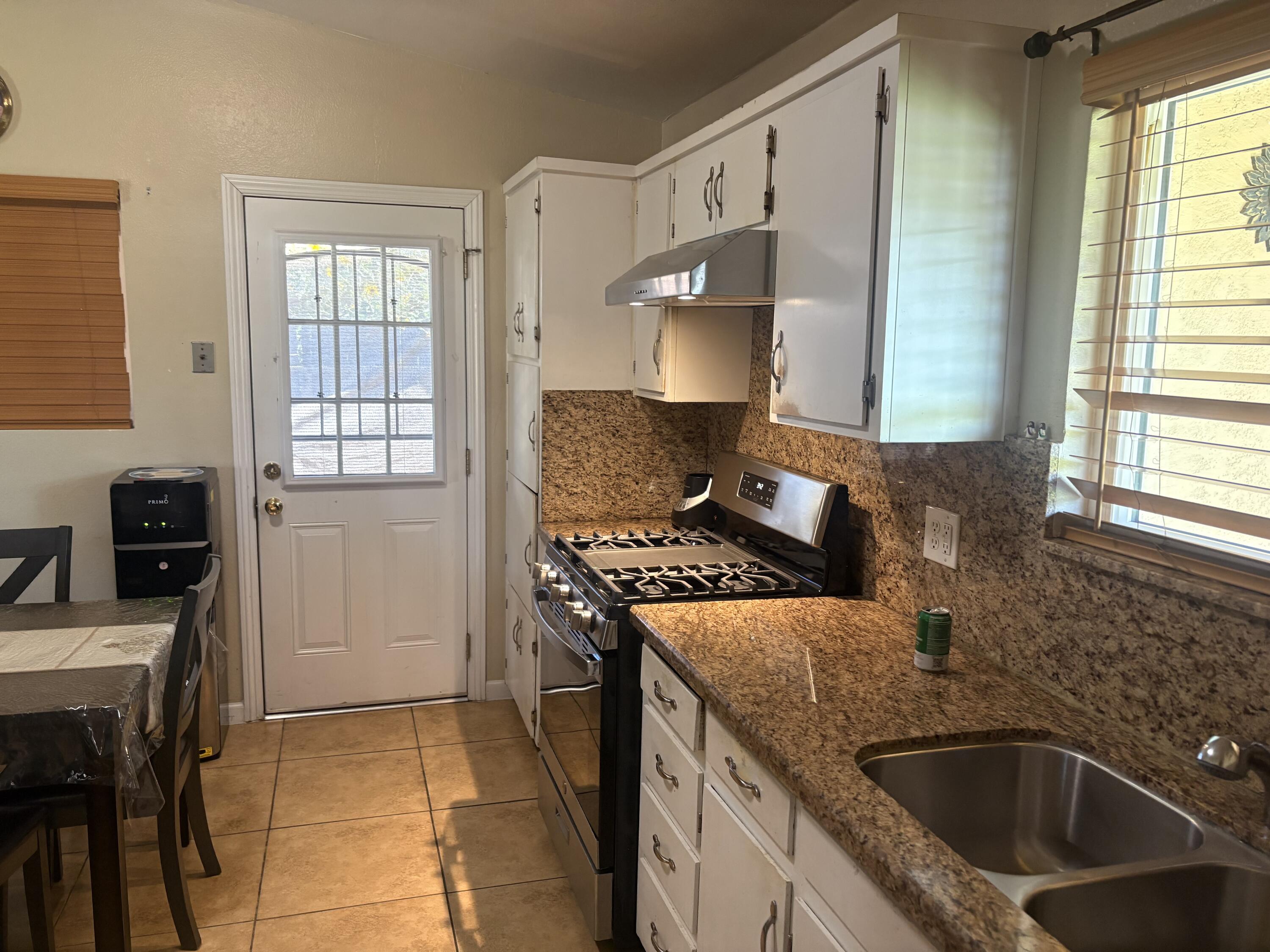 1312 N Gowdy St, Visalia, CA 93292