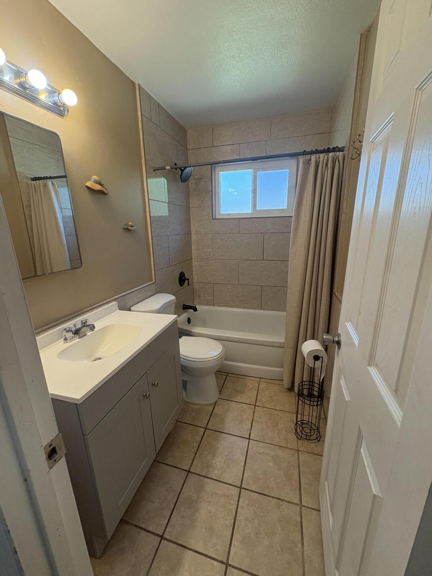 1312 N Gowdy St, Visalia, CA 93292