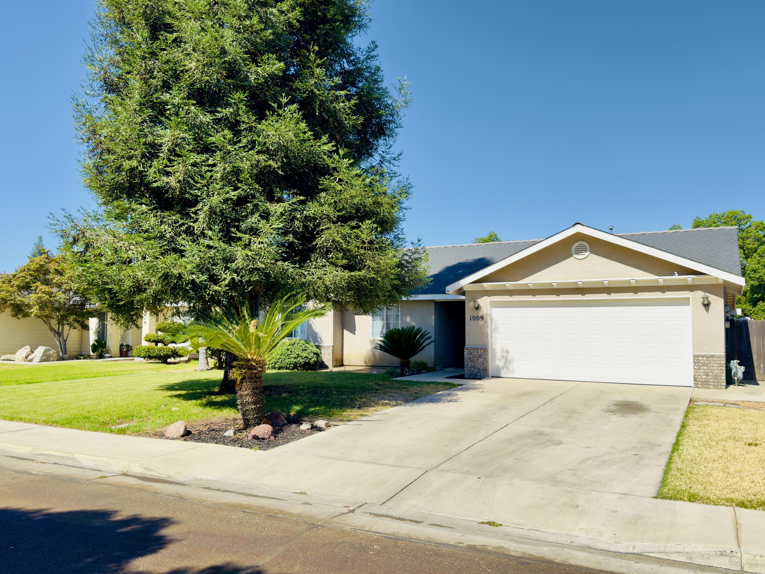 1009 S Elverta St, Visalia, CA 93292