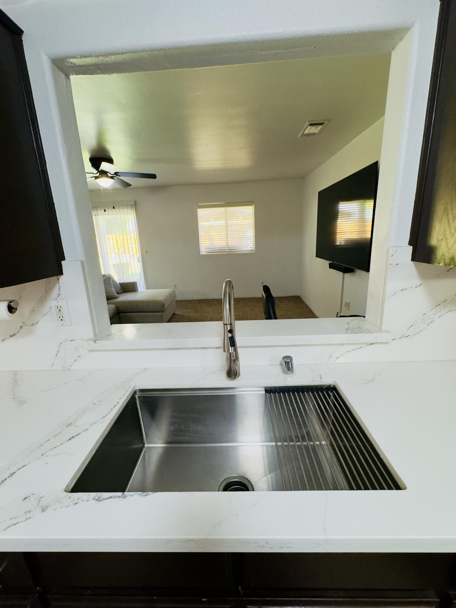 1009 S Elverta St, Visalia, CA 93292