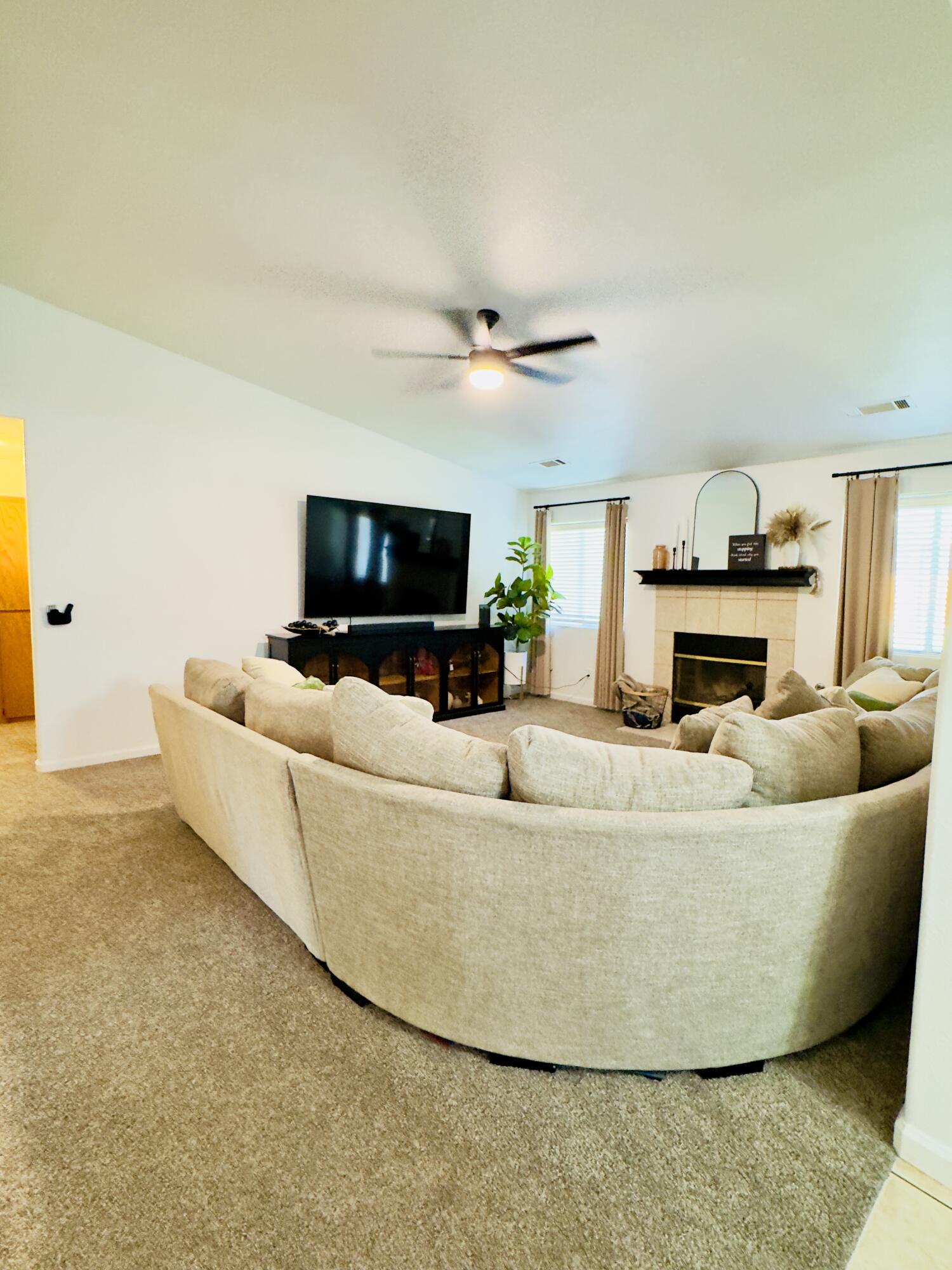 1009 S Elverta St, Visalia, CA 93292