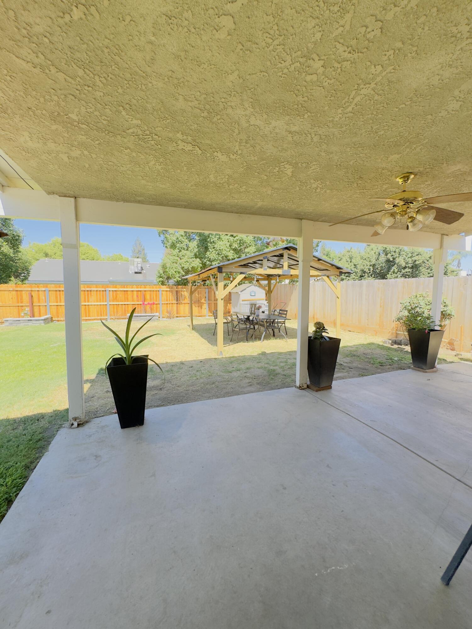 1009 S Elverta St, Visalia, CA 93292
