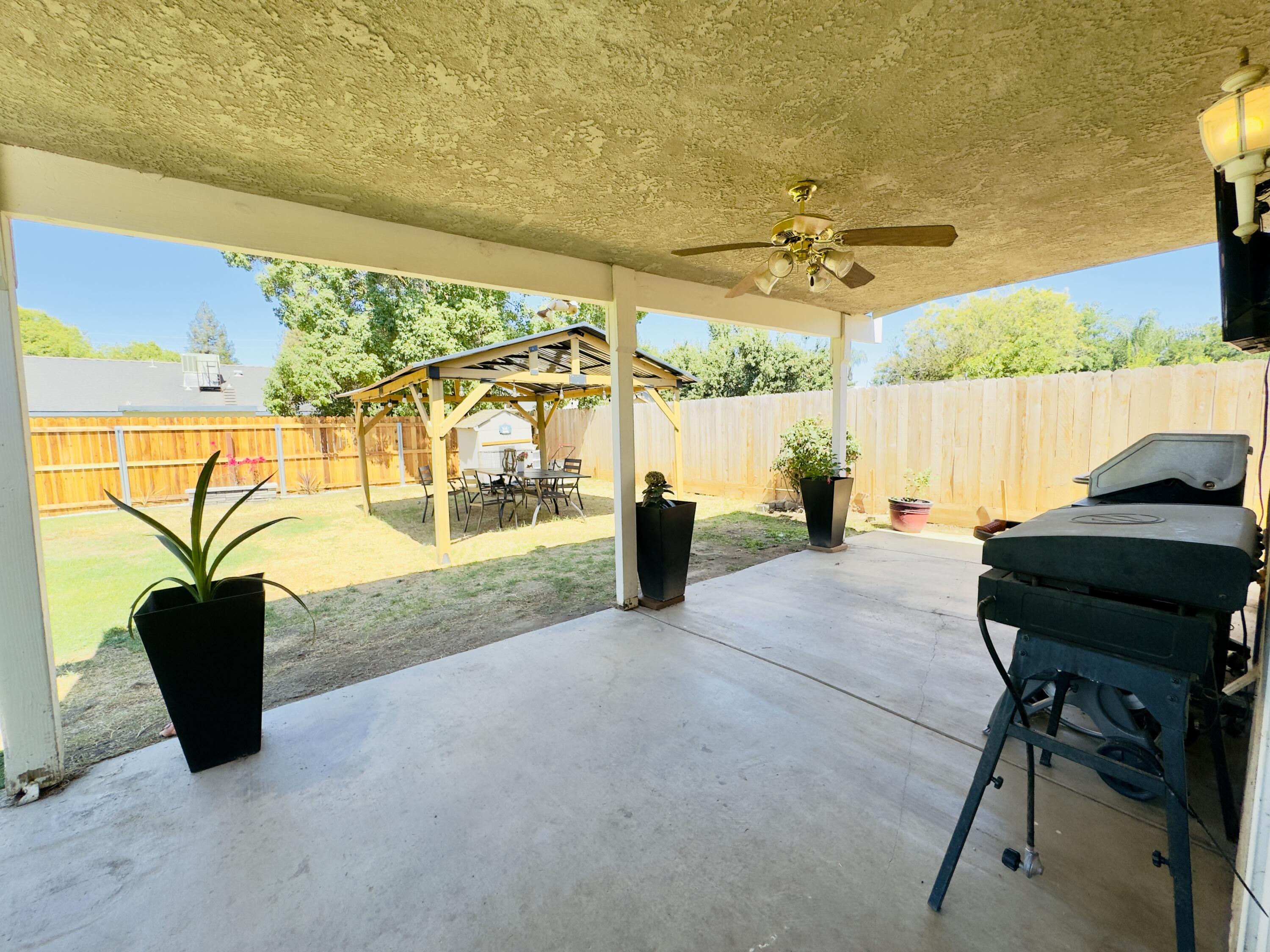 1009 S Elverta St, Visalia, CA 93292