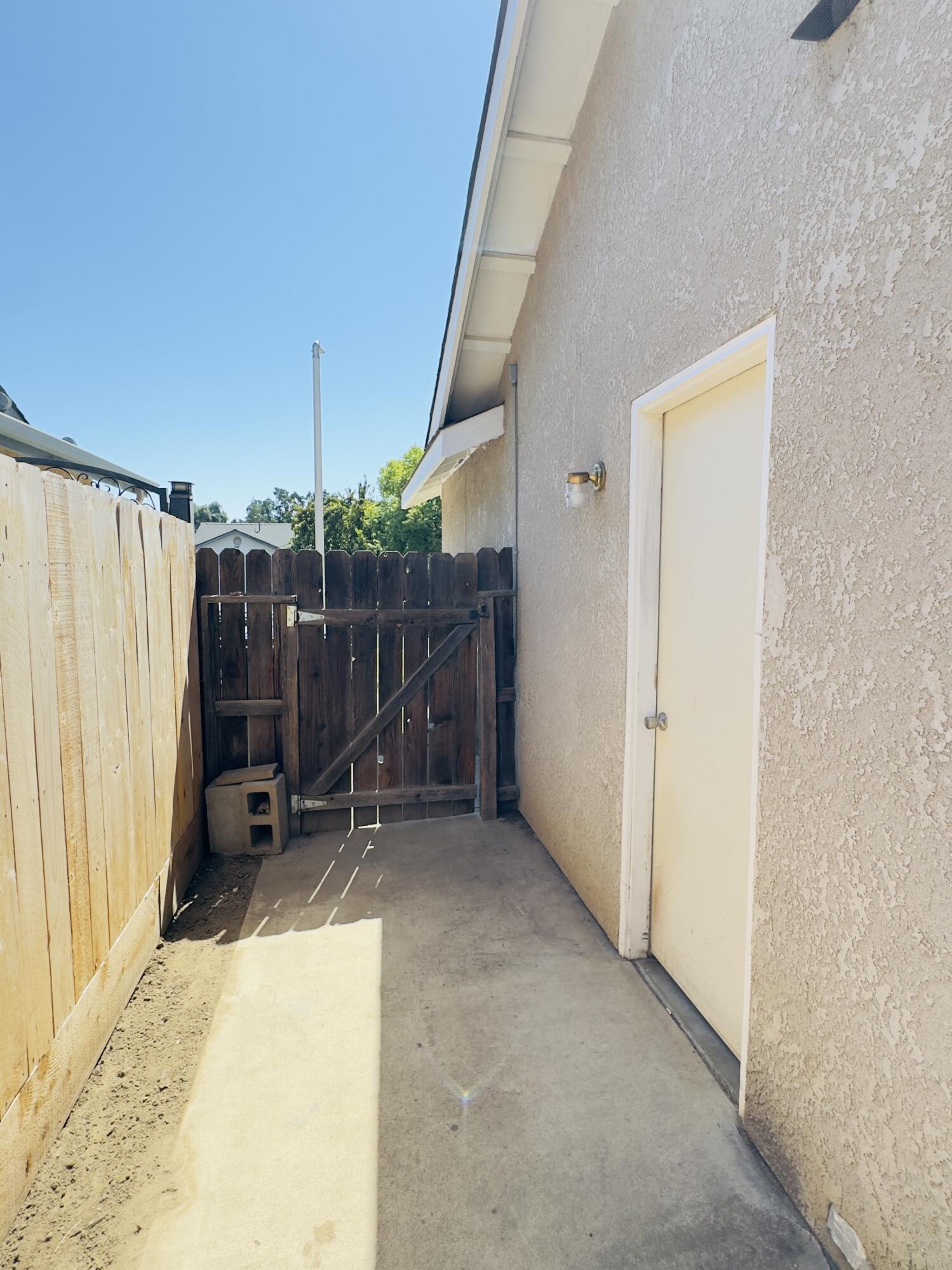 1009 S Elverta St, Visalia, CA 93292