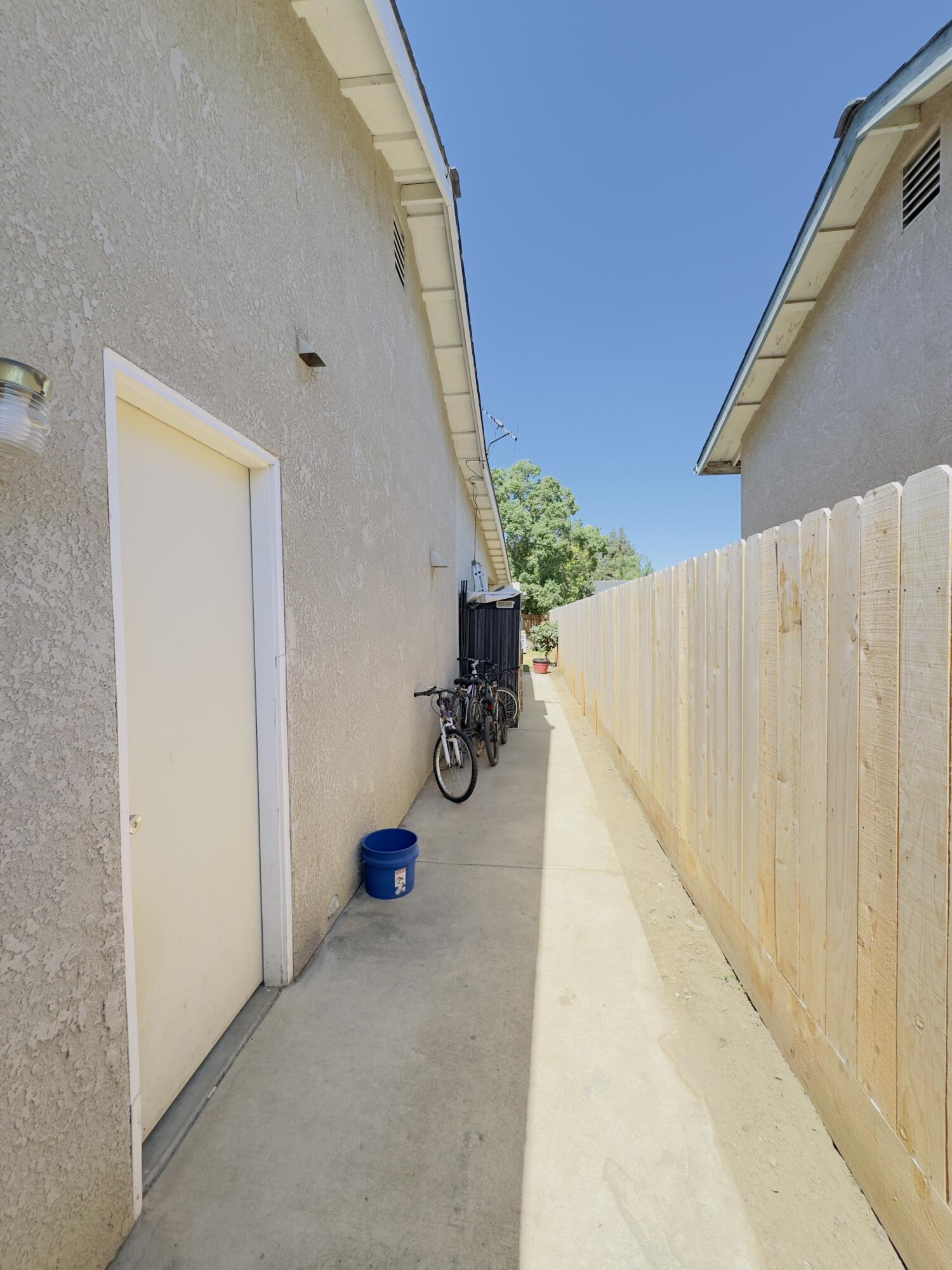 1009 S Elverta St, Visalia, CA 93292