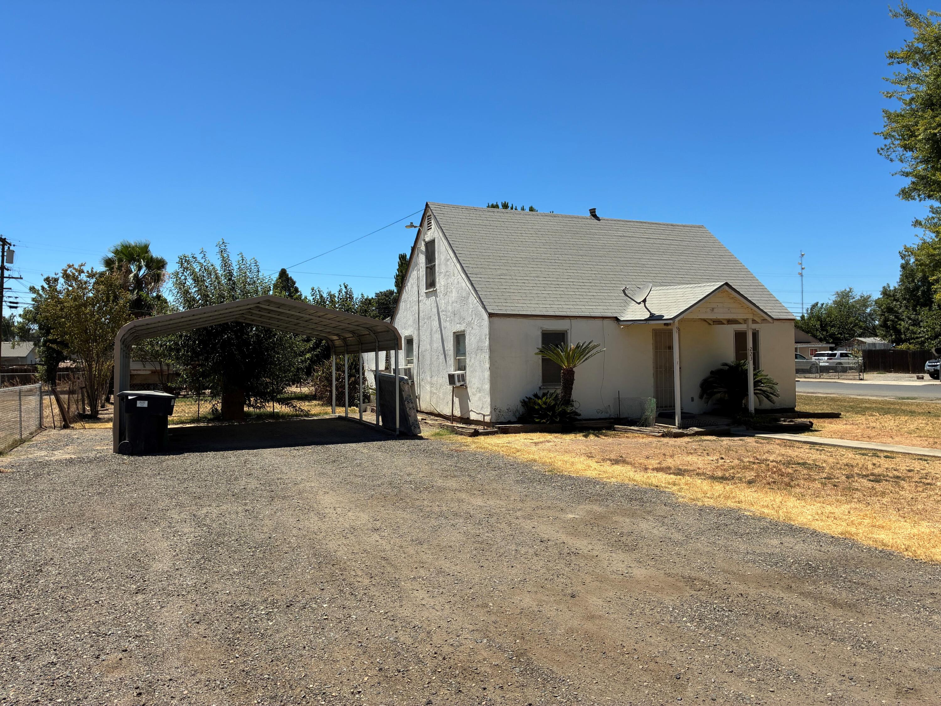 223 S Evans Rd, Tipton, CA 93272