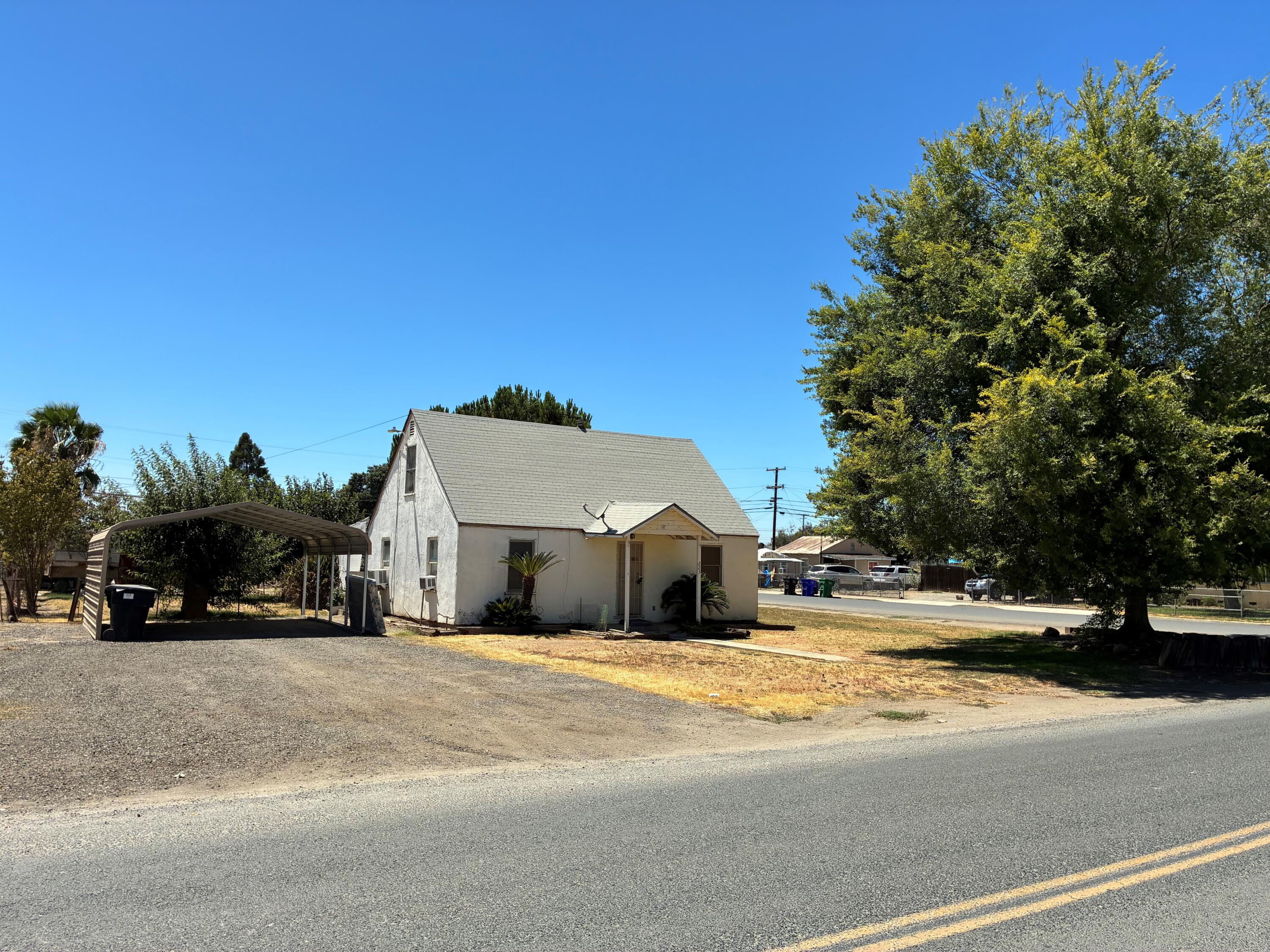 223 S Evans Rd, Tipton, CA 93272