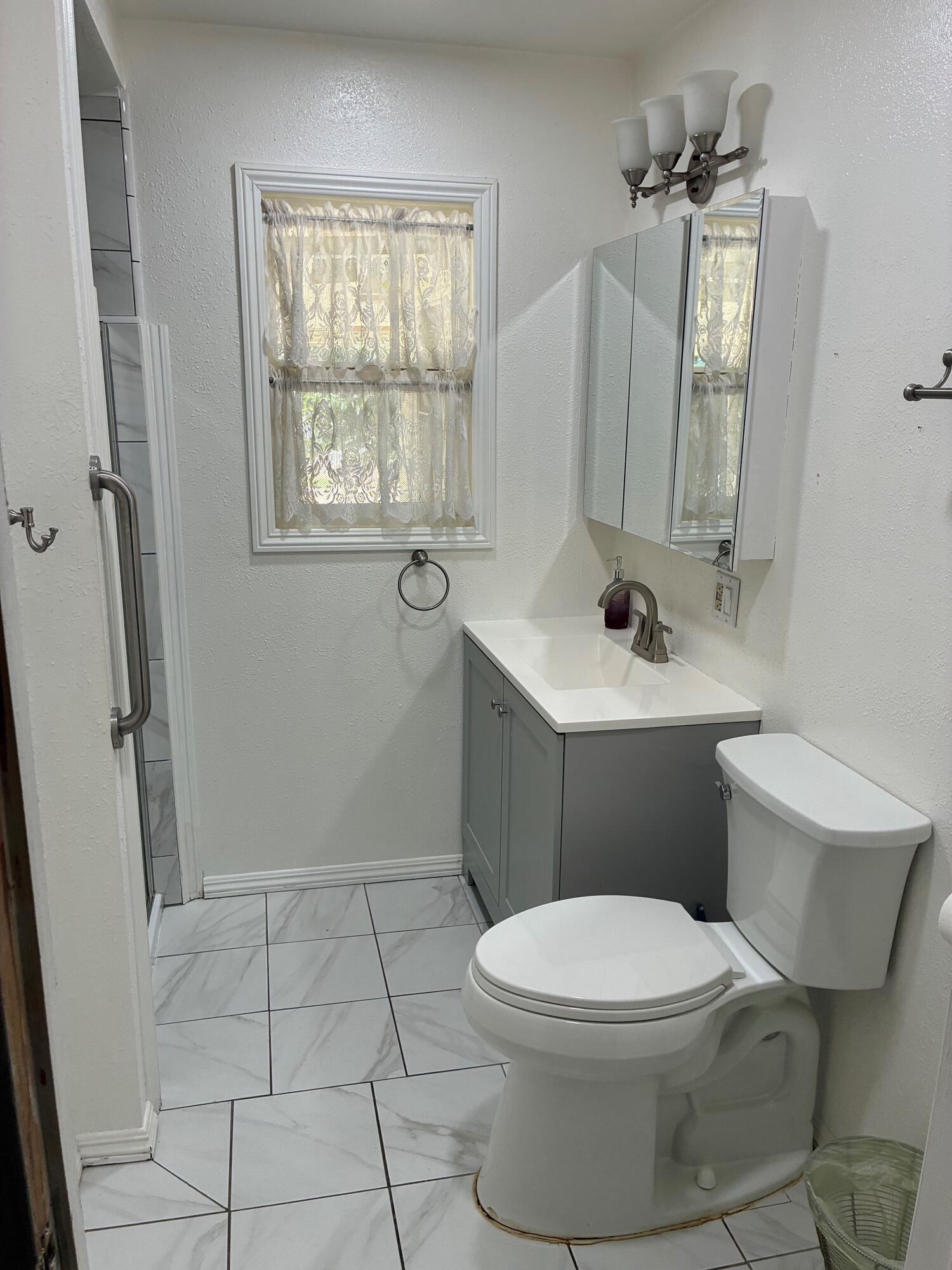 223 S Evans Rd, Tipton, CA 93272