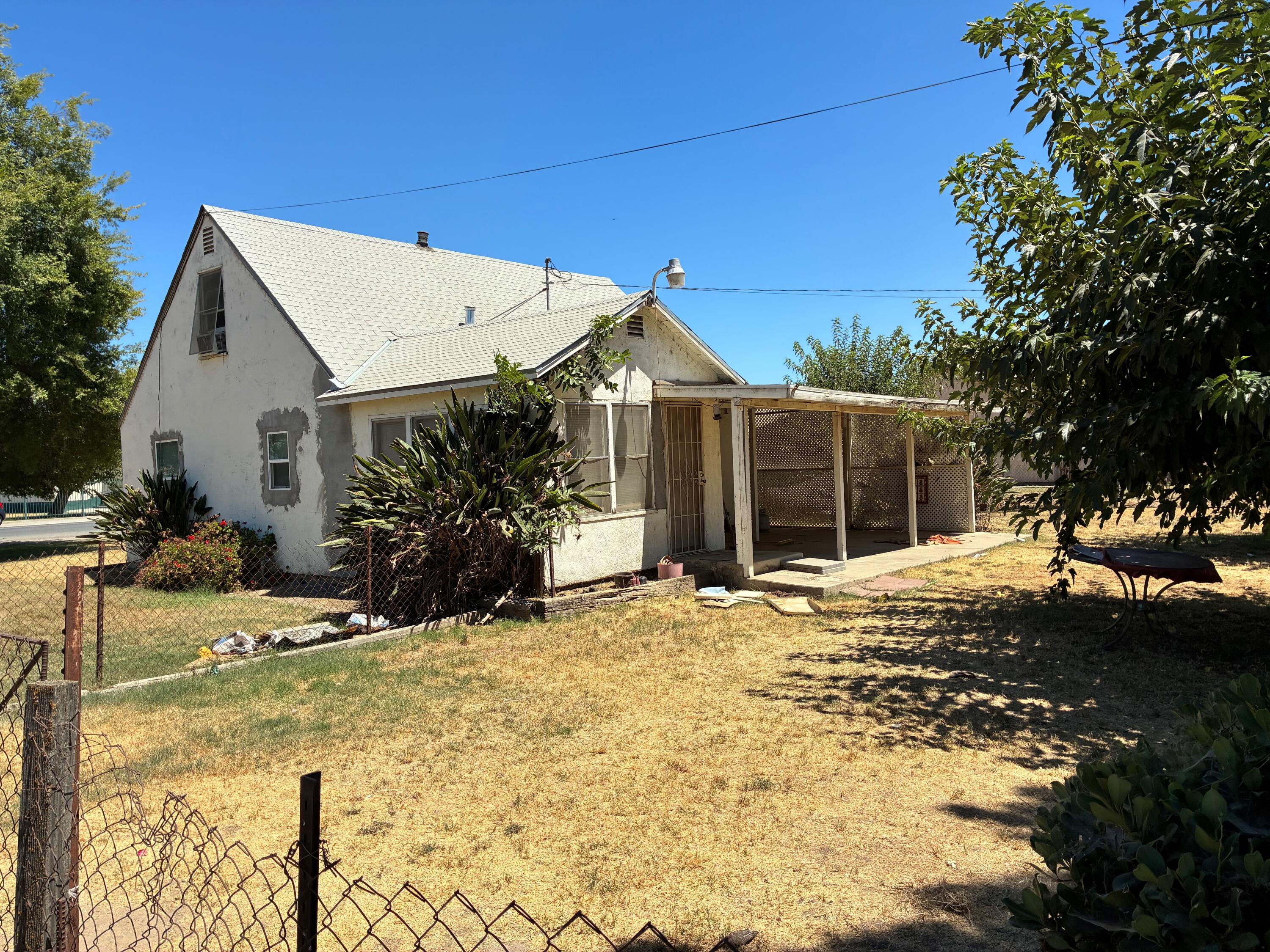 223 S Evans Rd, Tipton, CA 93272