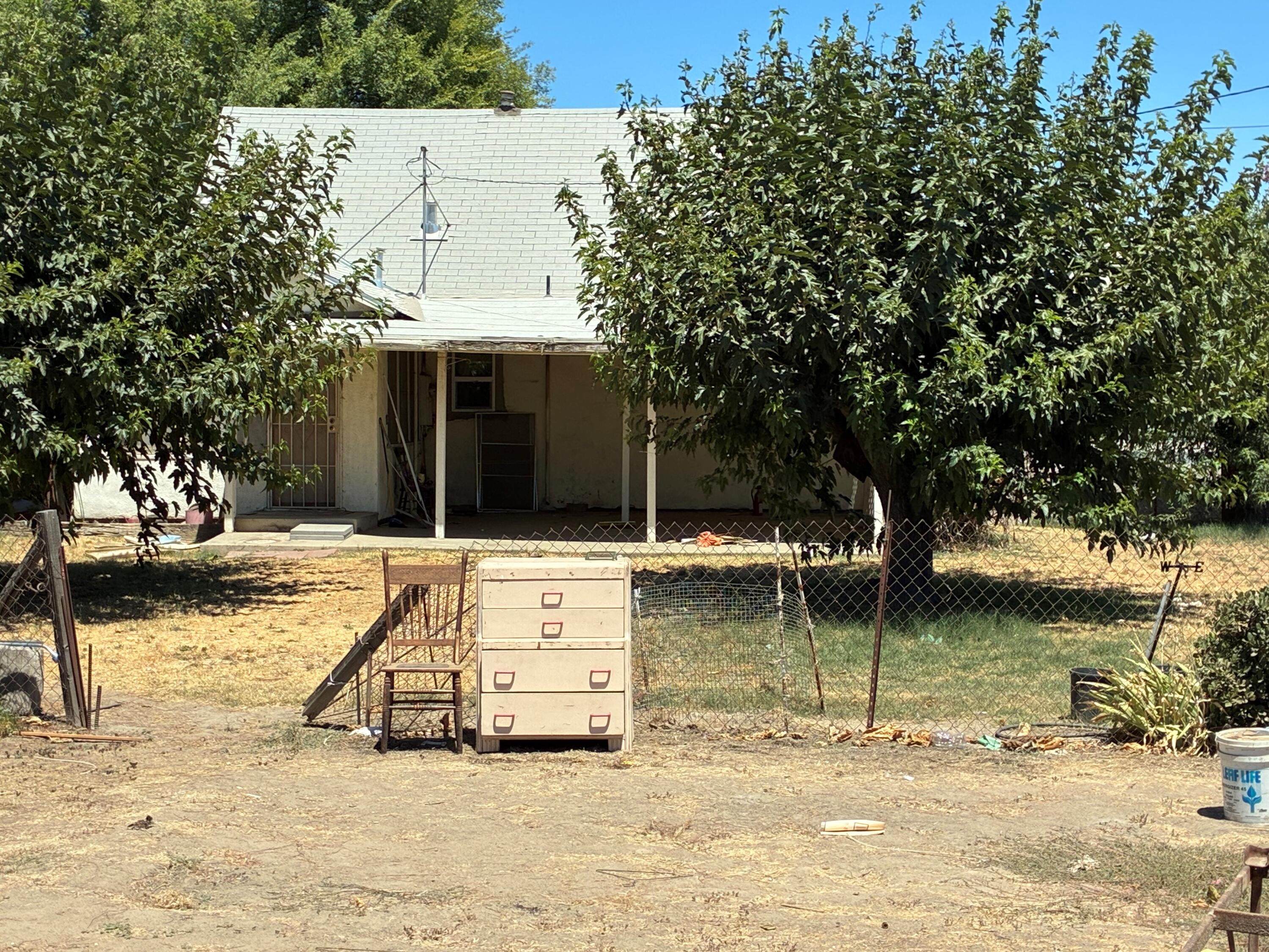 223 S Evans Rd, Tipton, CA 93272
