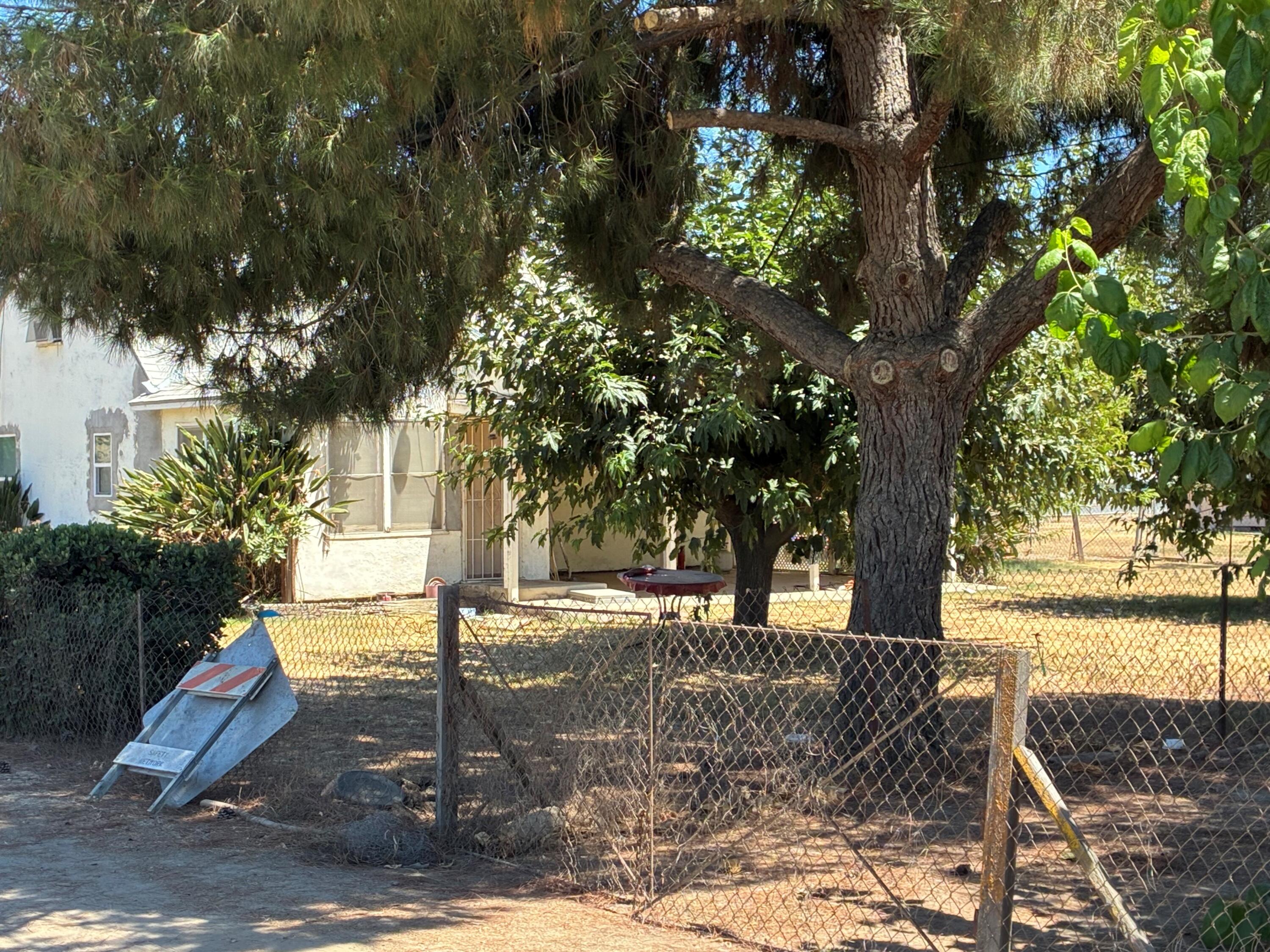 223 S Evans Rd, Tipton, CA 93272