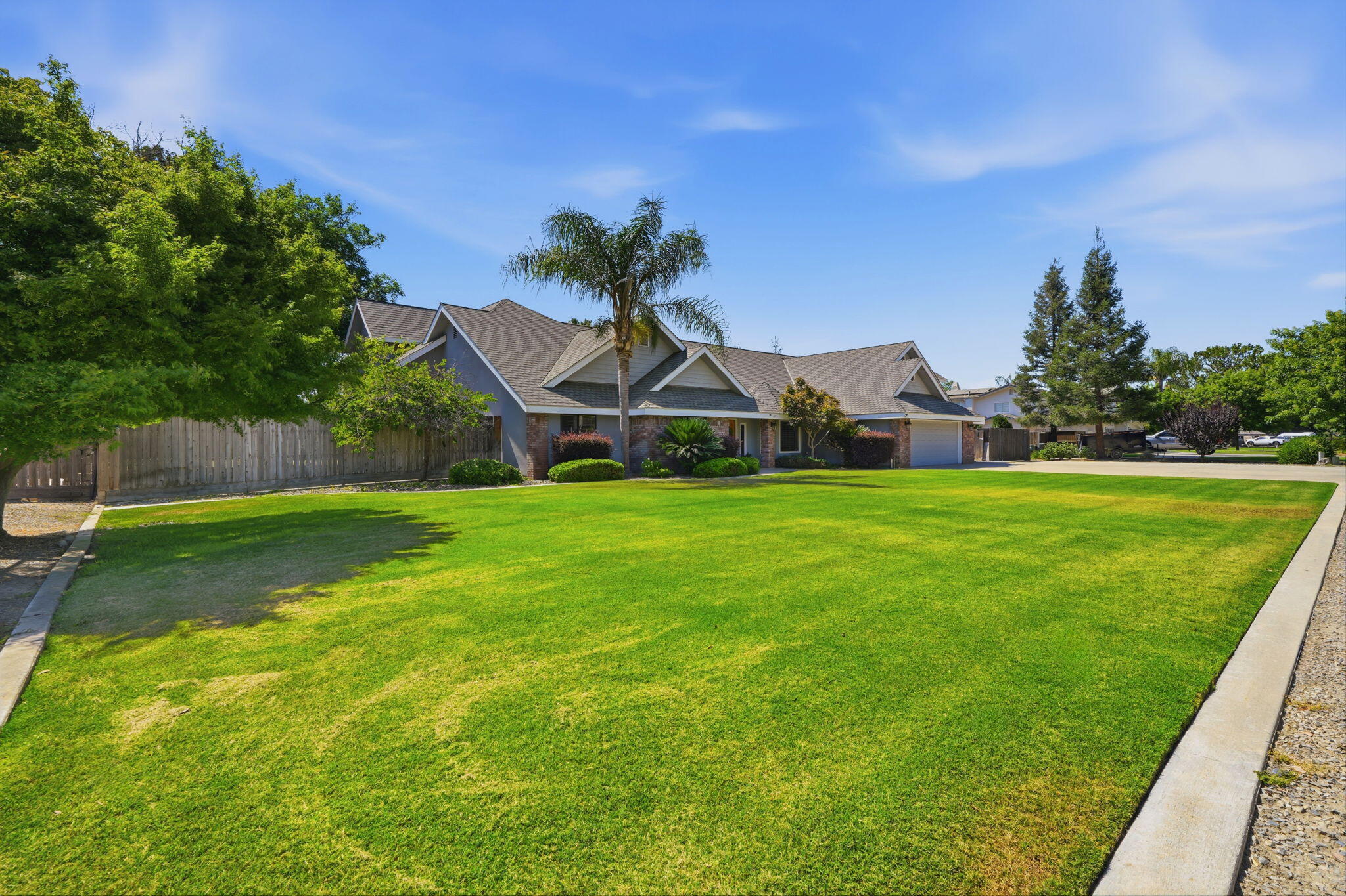 1203 N Tommy Ct, Visalia, CA 93291