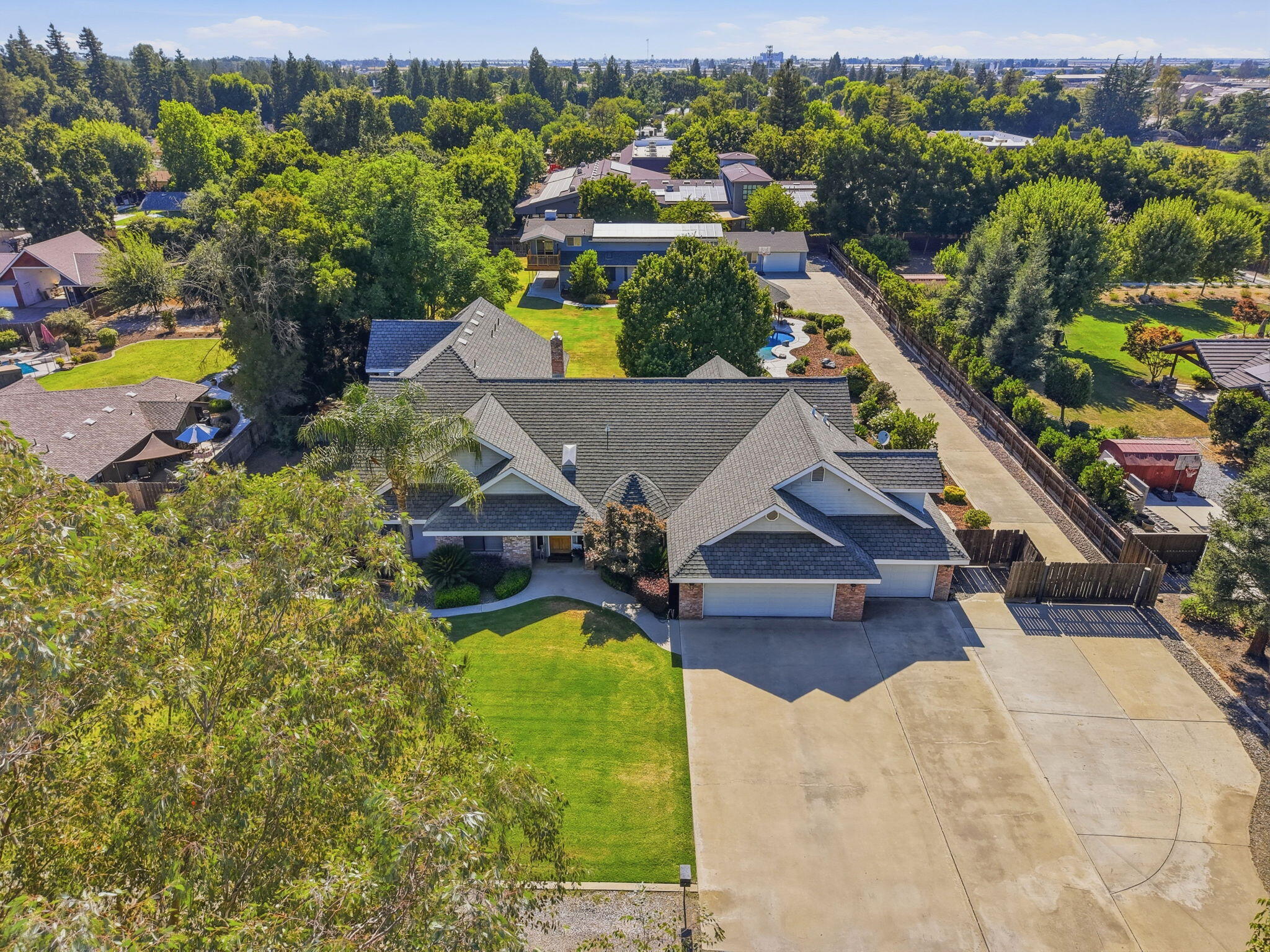 1203 N Tommy Ct, Visalia, CA 93291
