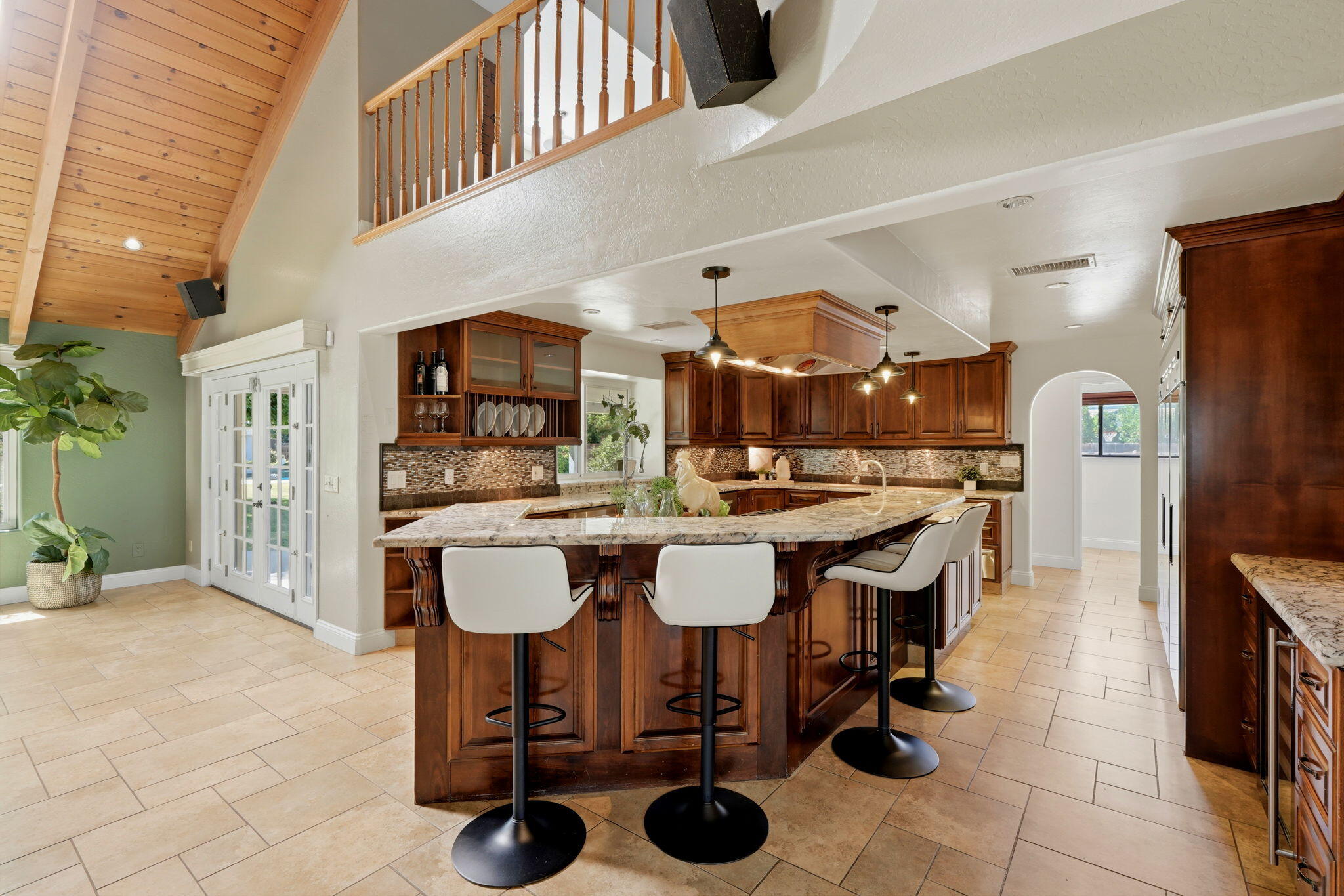 1203 N Tommy Ct, Visalia, CA 93291
