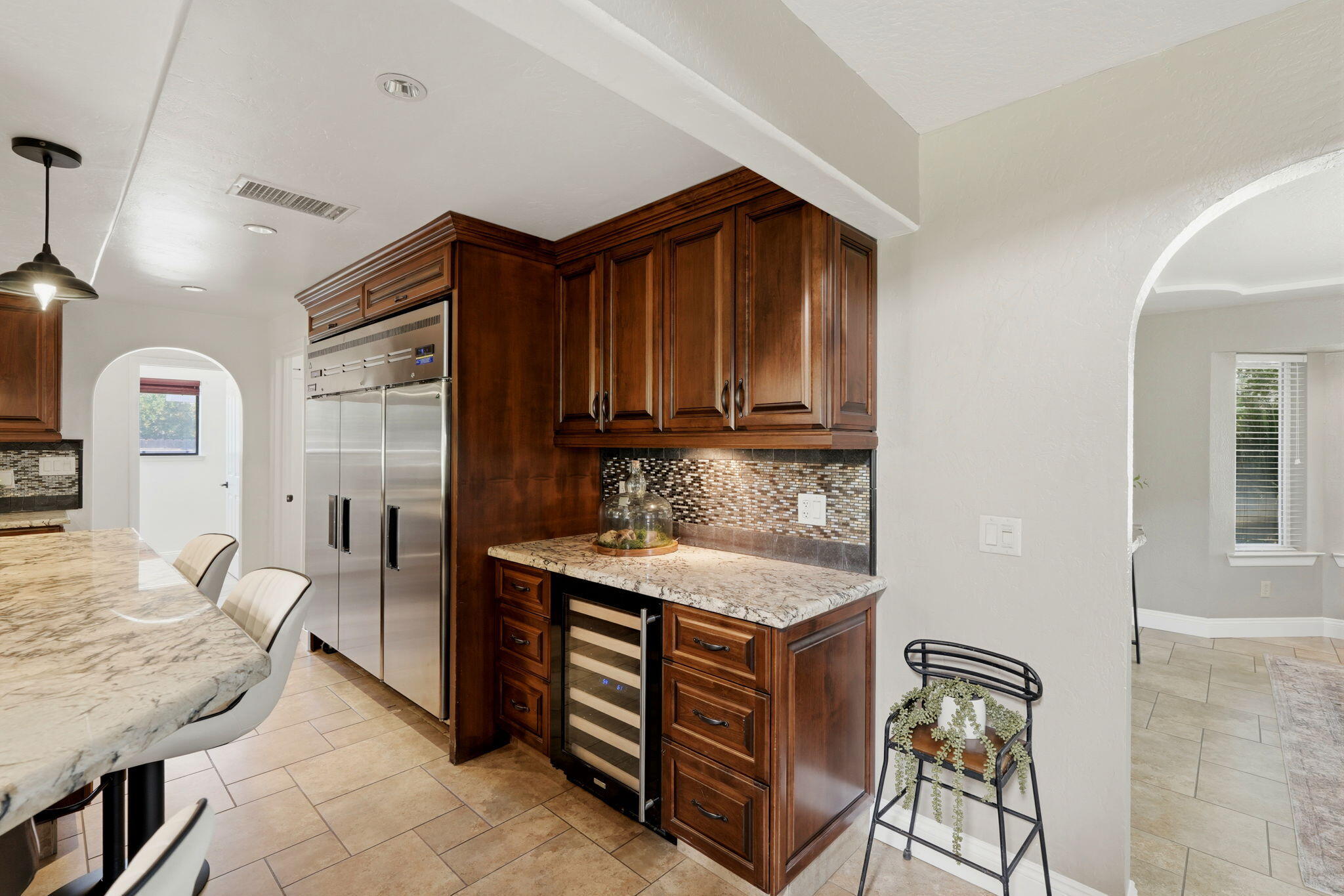 1203 N Tommy Ct, Visalia, CA 93291