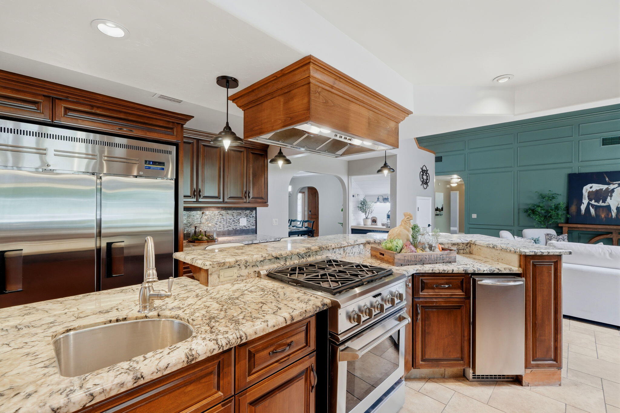1203 N Tommy Ct, Visalia, CA 93291