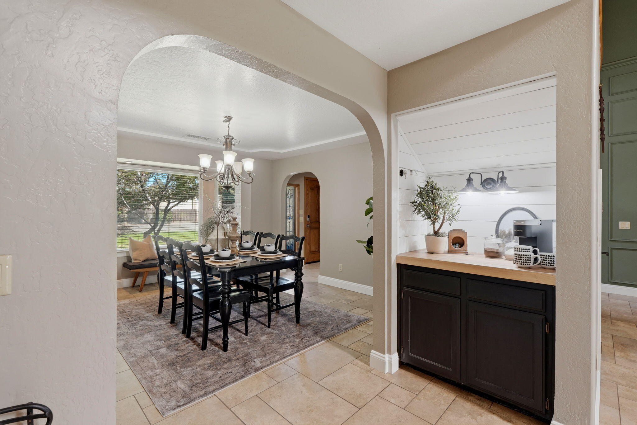 1203 N Tommy Ct, Visalia, CA 93291