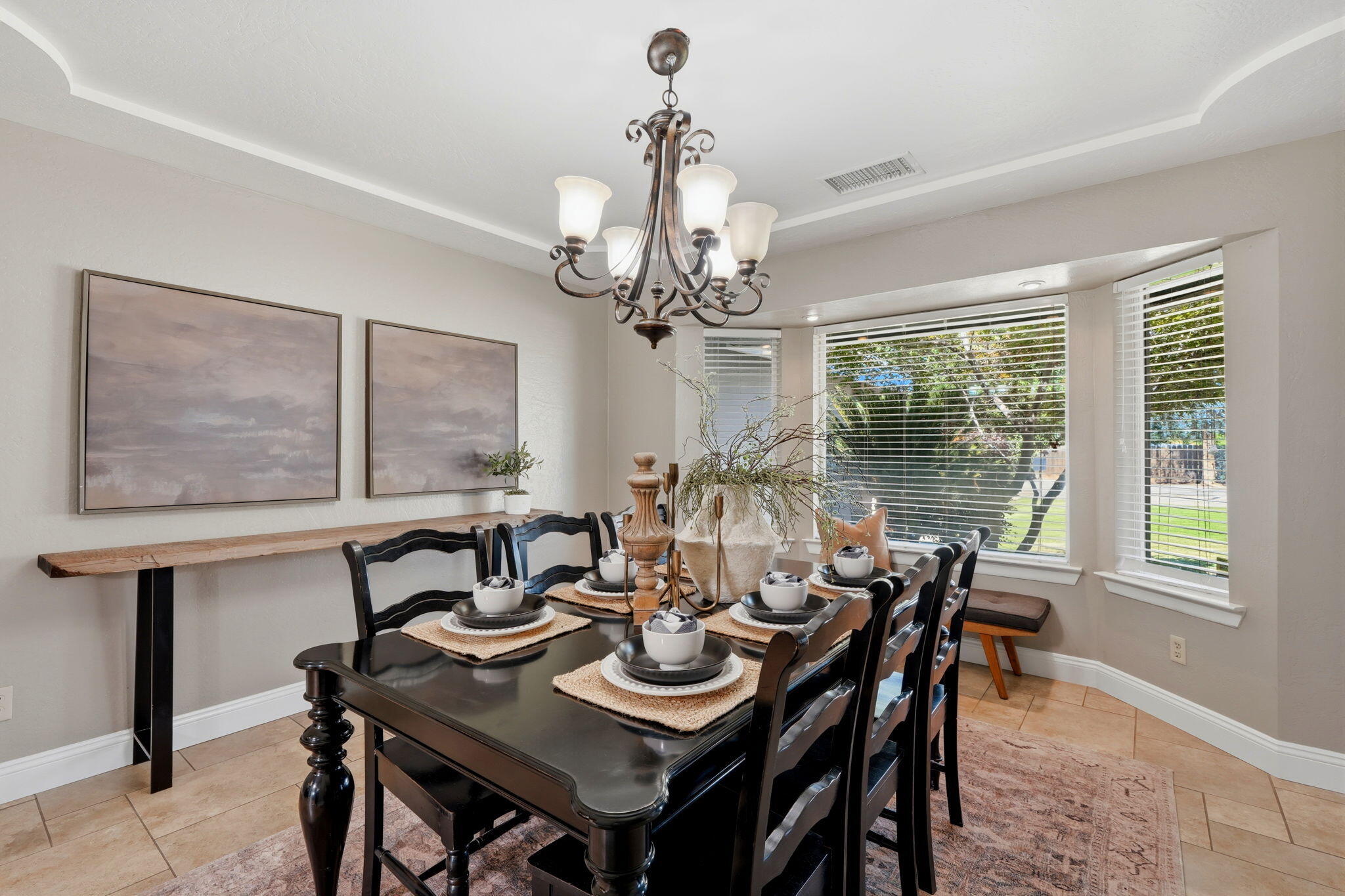 1203 N Tommy Ct, Visalia, CA 93291