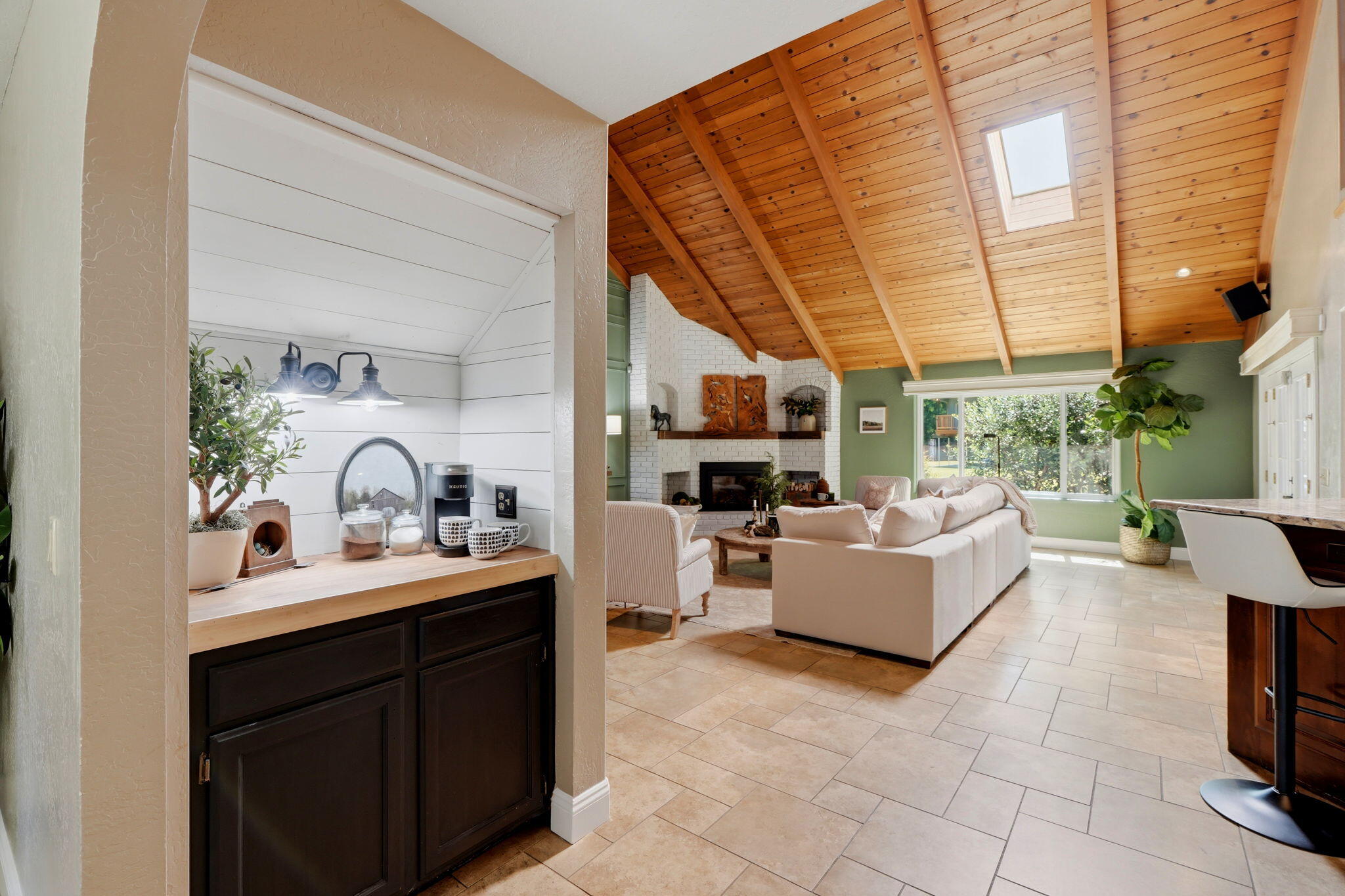 1203 N Tommy Ct, Visalia, CA 93291