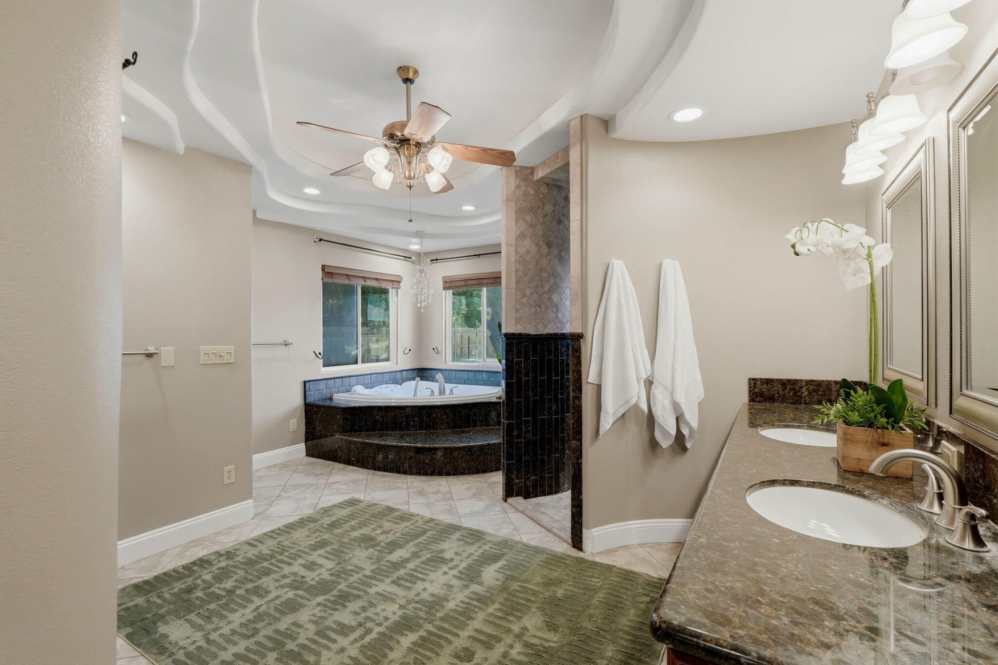 1203 N Tommy Ct, Visalia, CA 93291
