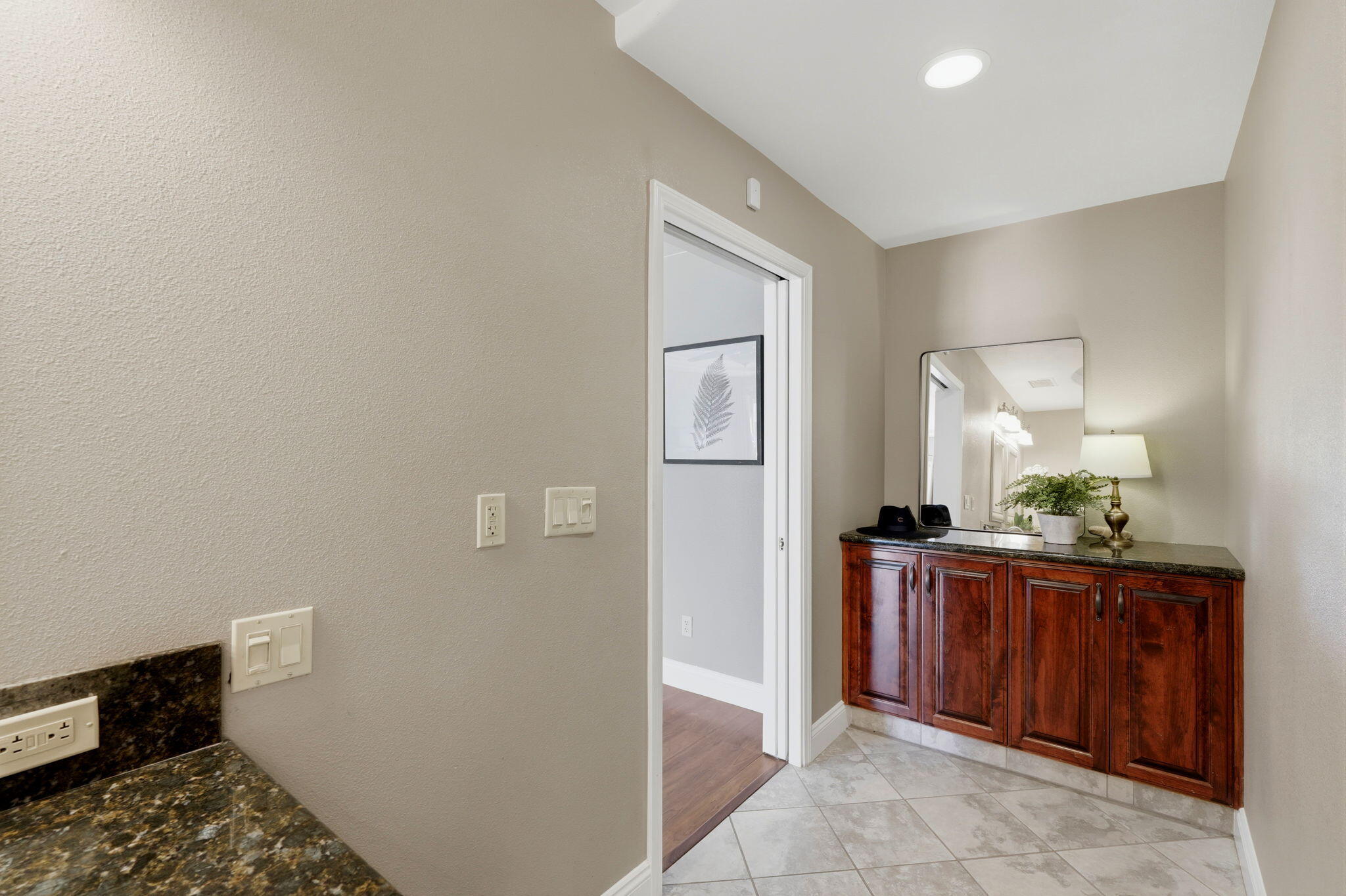 1203 N Tommy Ct, Visalia, CA 93291