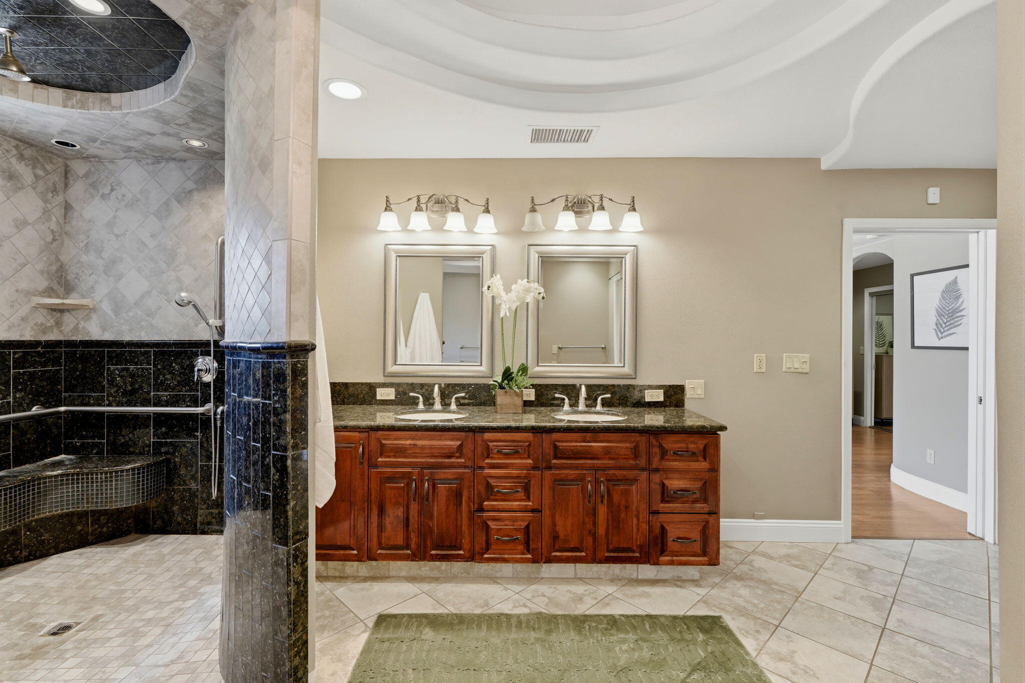 1203 N Tommy Ct, Visalia, CA 93291